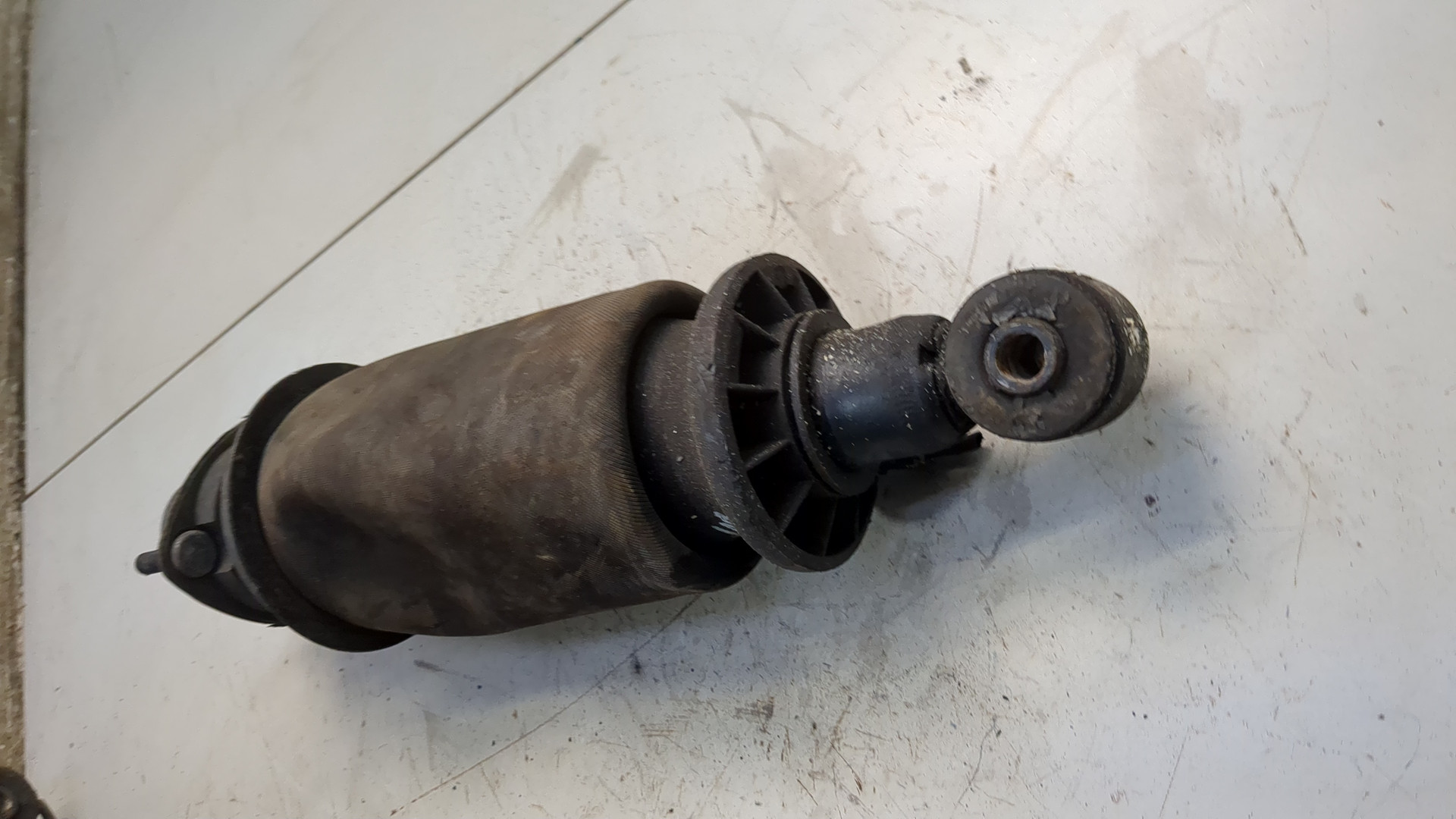 Амортизатор кабины