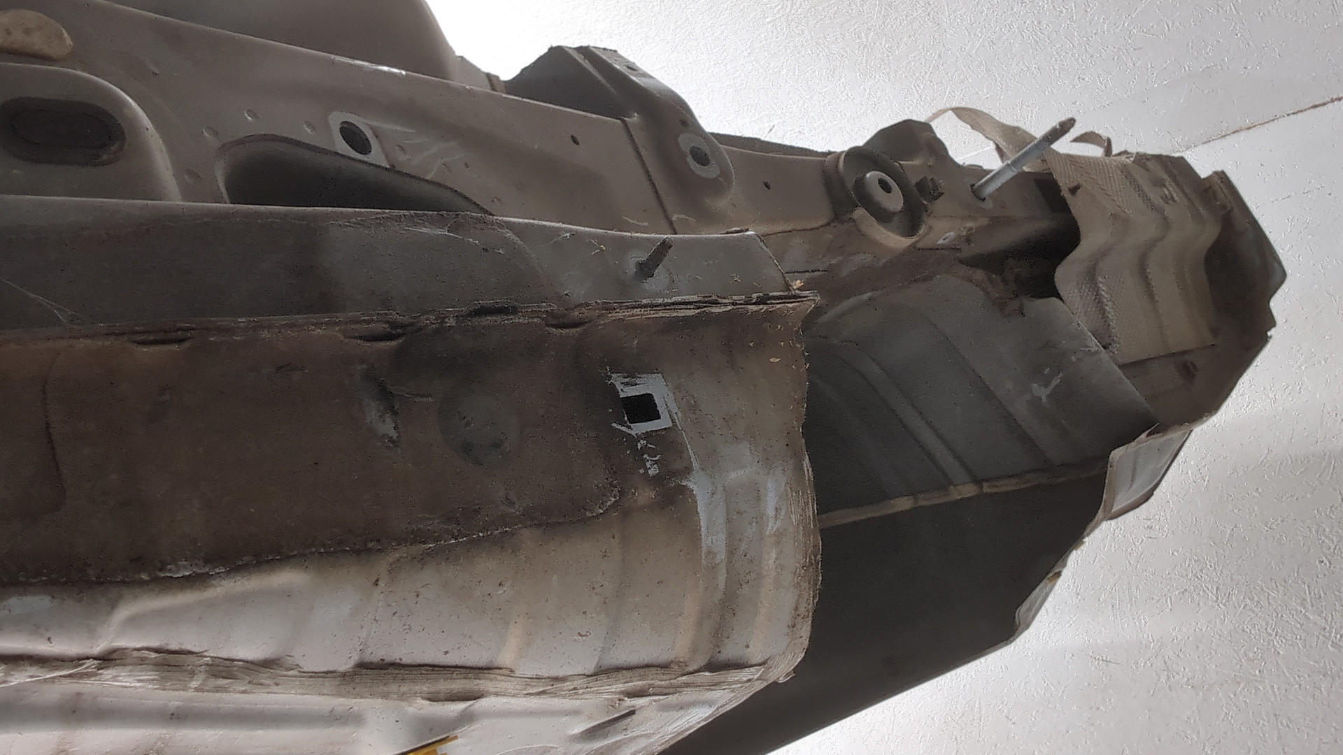 Кузовной элемент