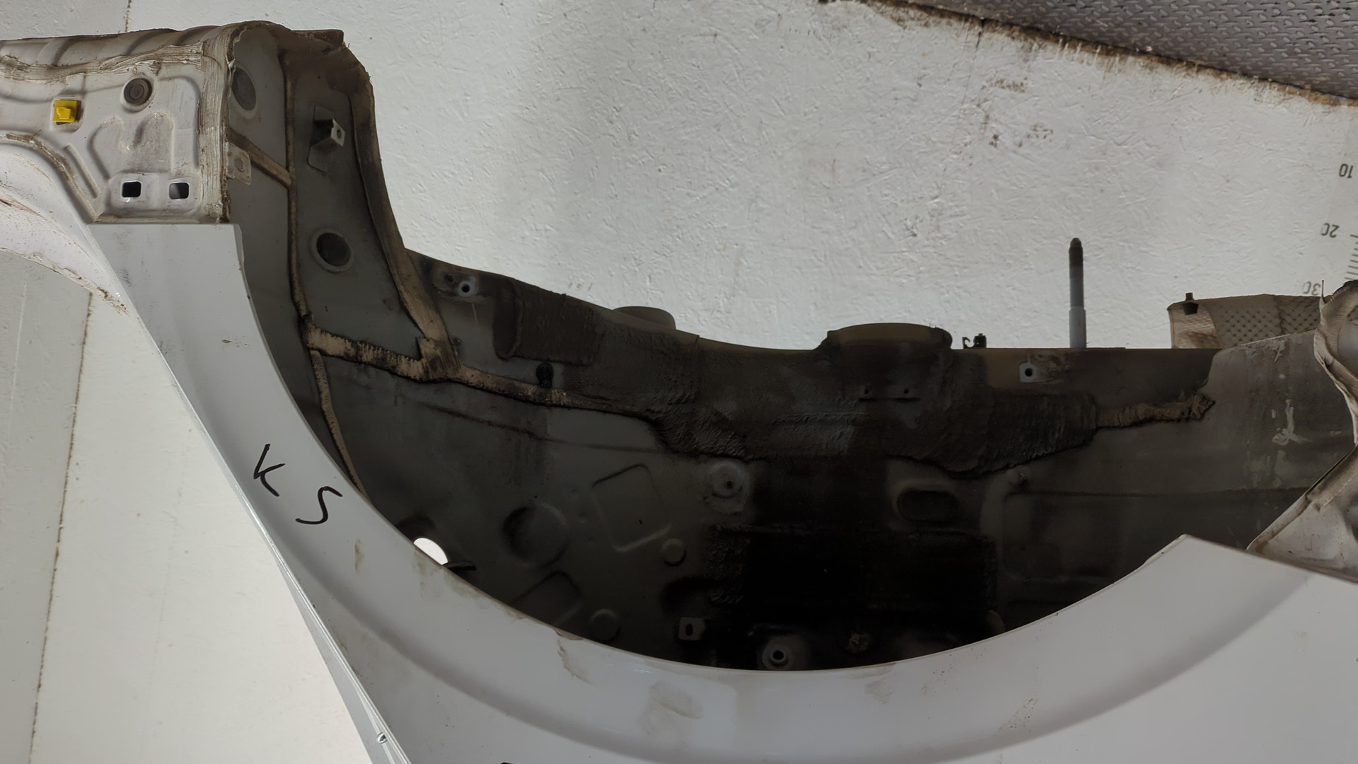 Кузовной элемент