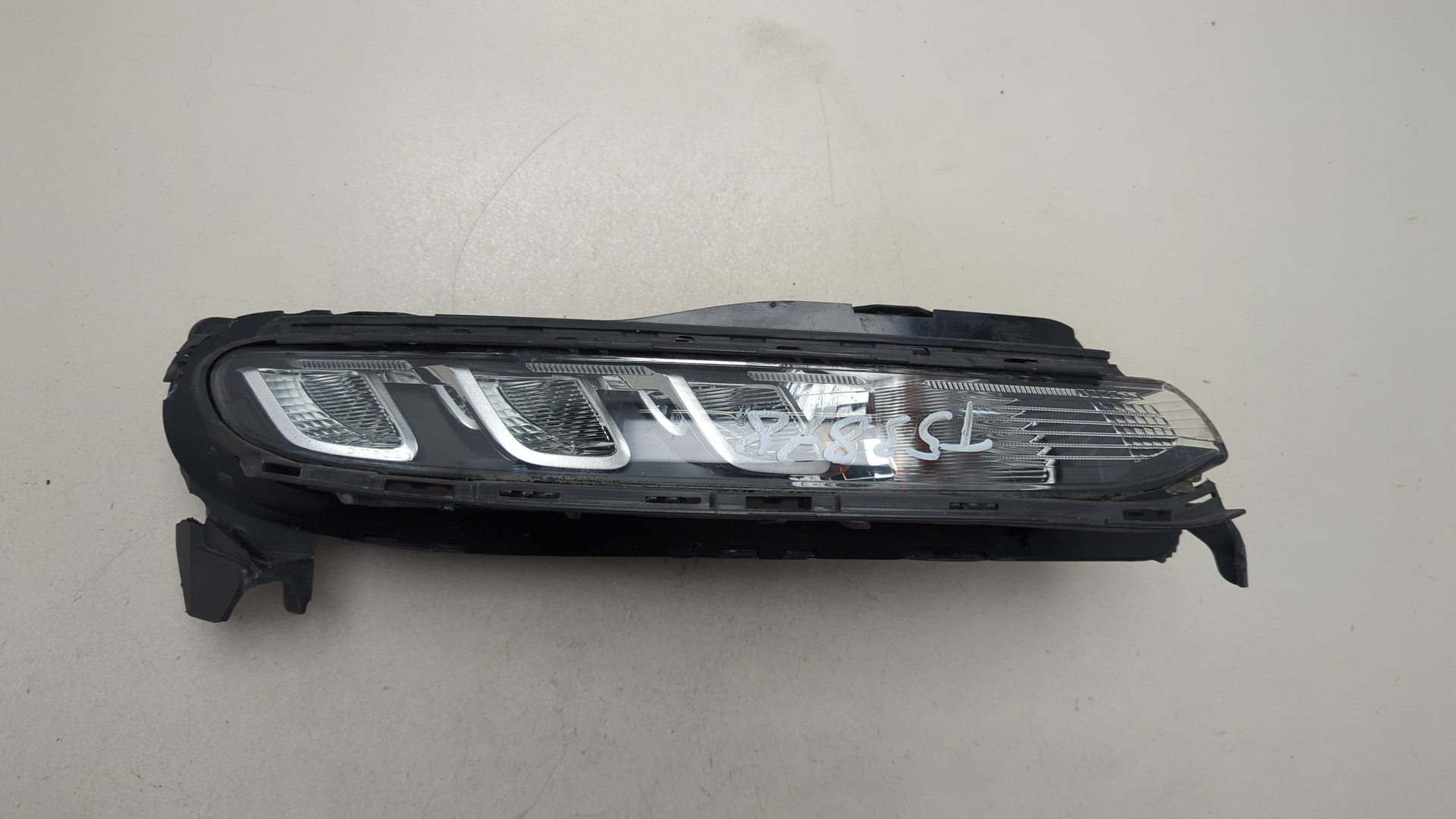 Фара дневного света правая (ходовые огни)