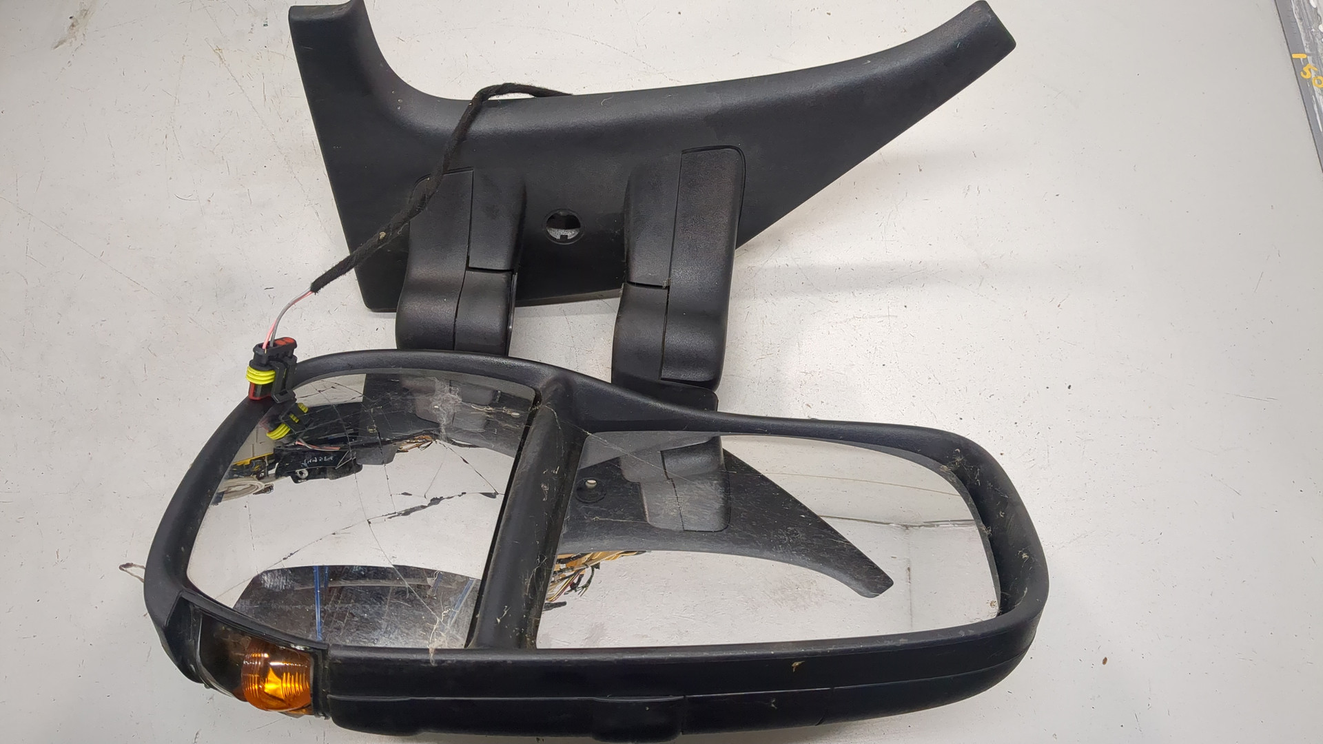 Зеркало правое электрическое