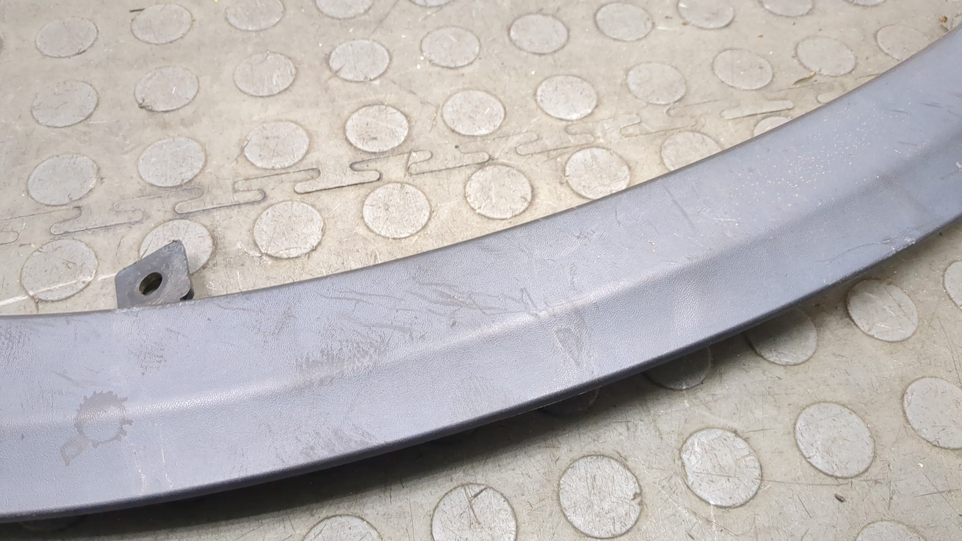 Накладка переднего крыла левого