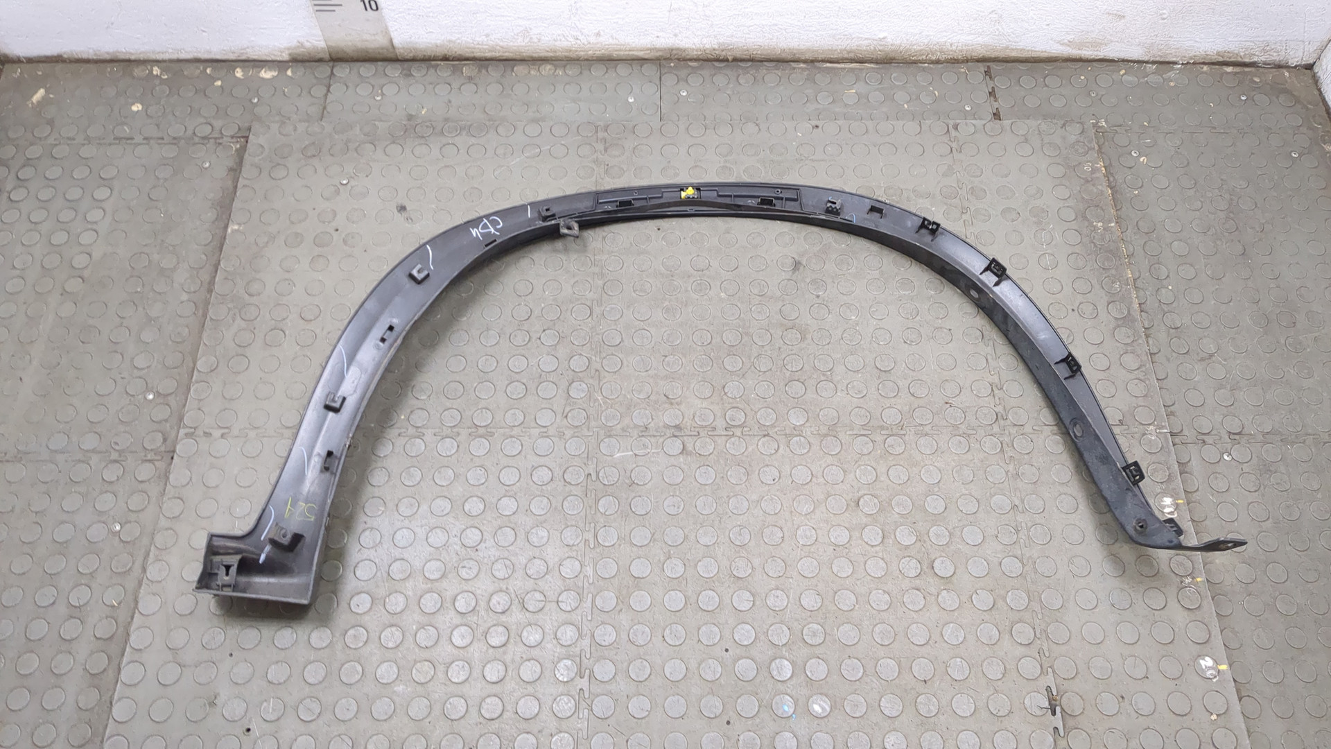 Накладка переднего крыла левого