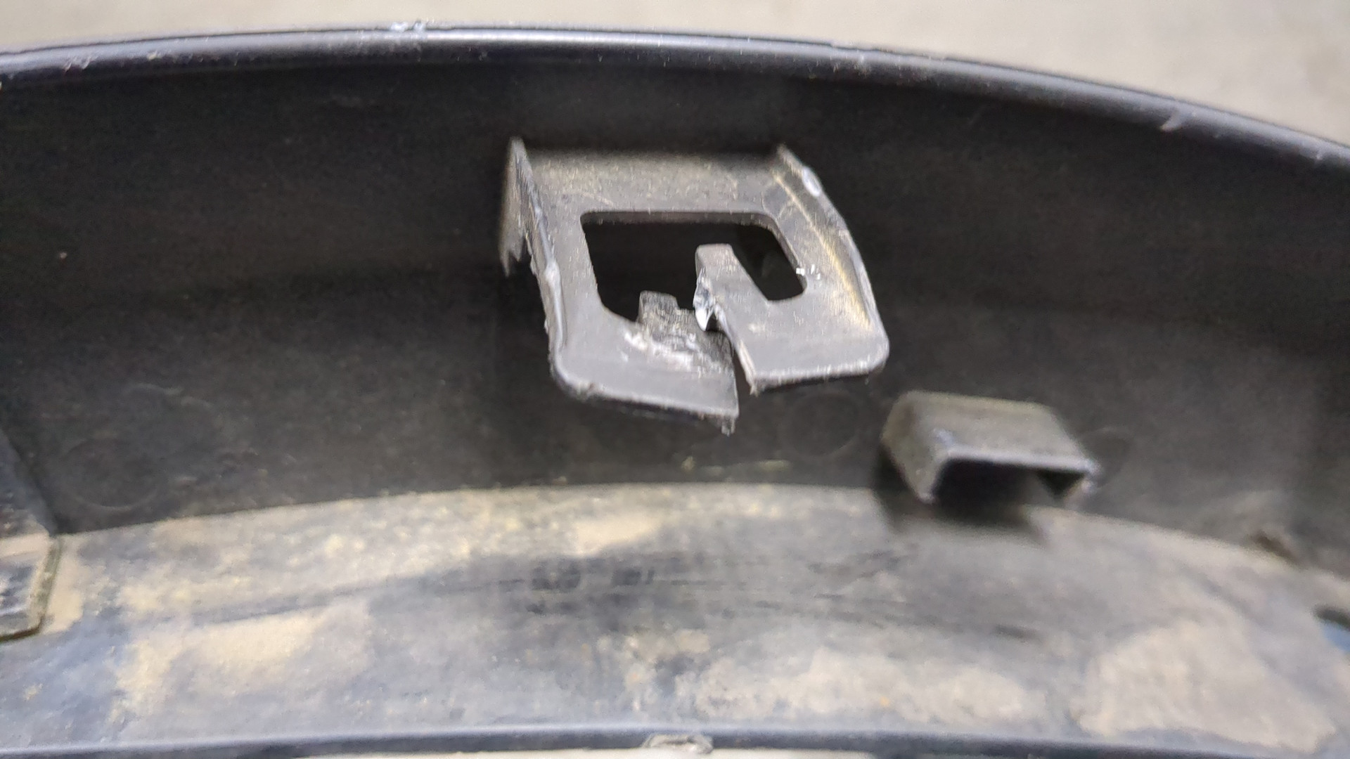 Накладка переднего крыла левого