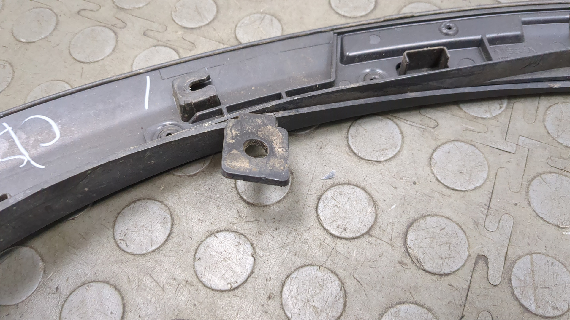 Накладка переднего крыла левого