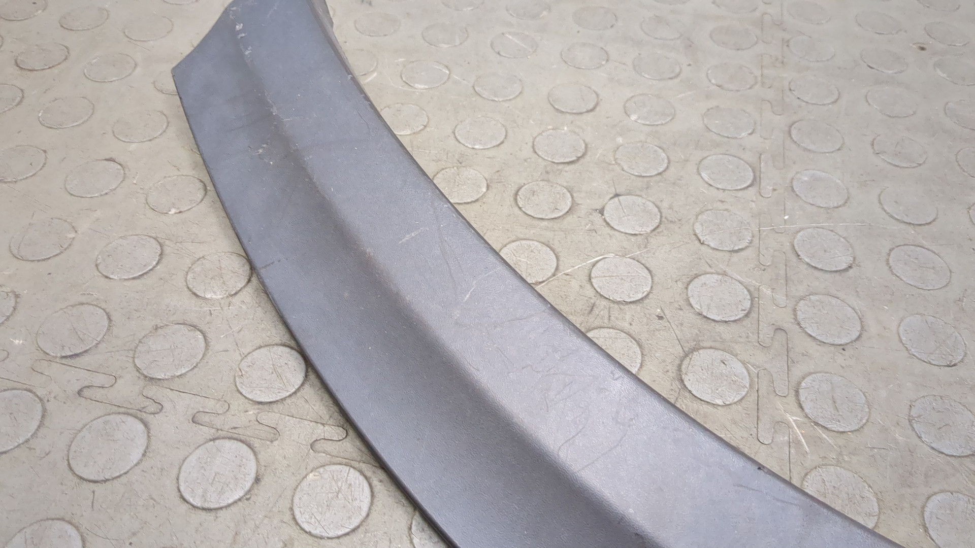 Молдинг заднего крыла правого