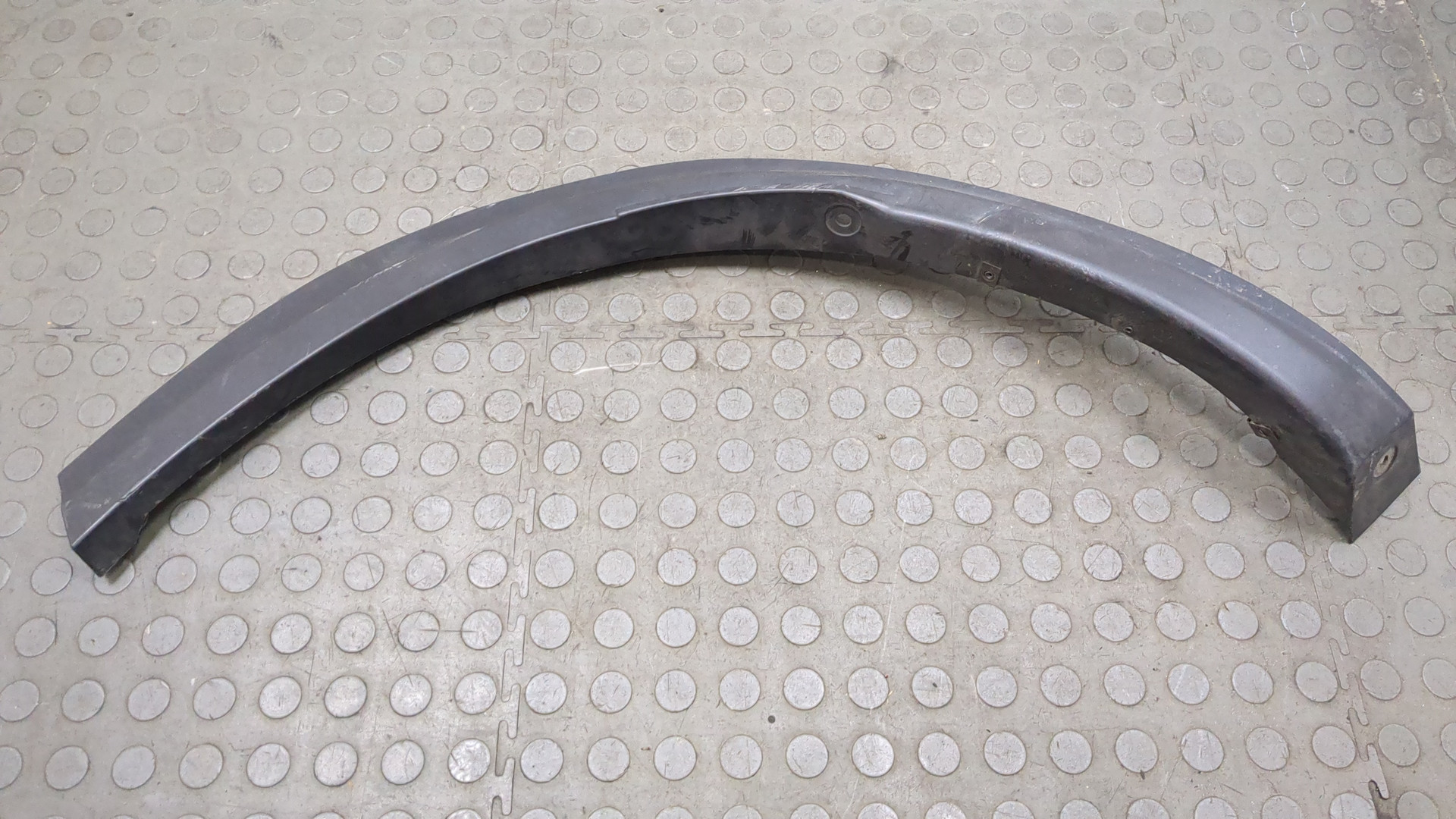 Накладка заднего крыла левого