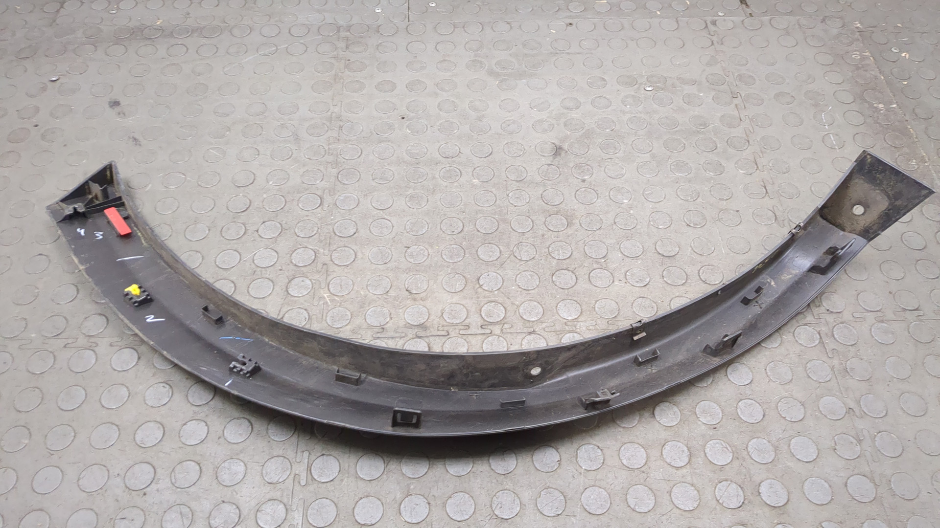 Накладка заднего крыла левого