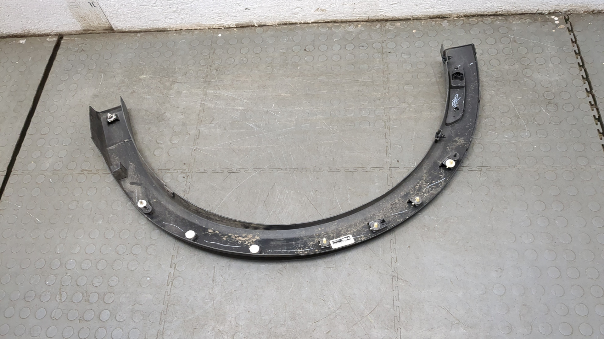 Накладка заднего крыла левого