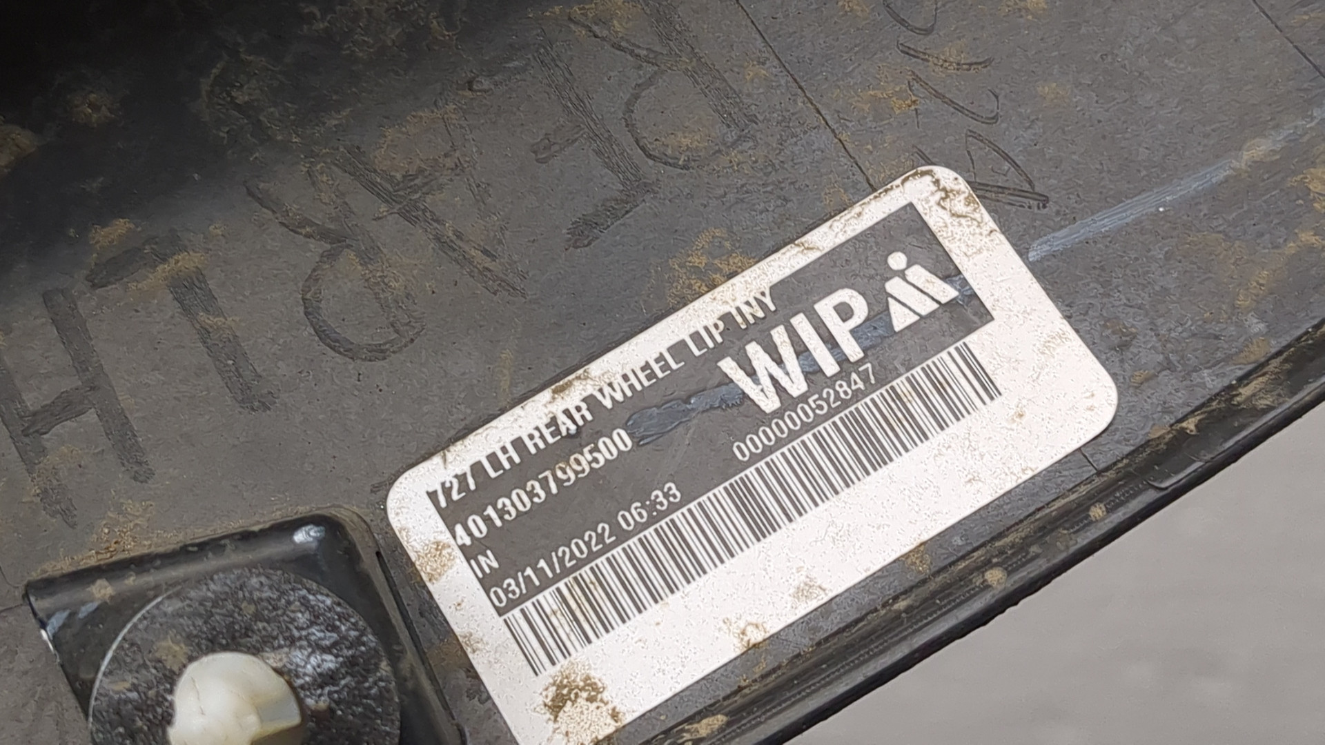 Накладка заднего крыла левого