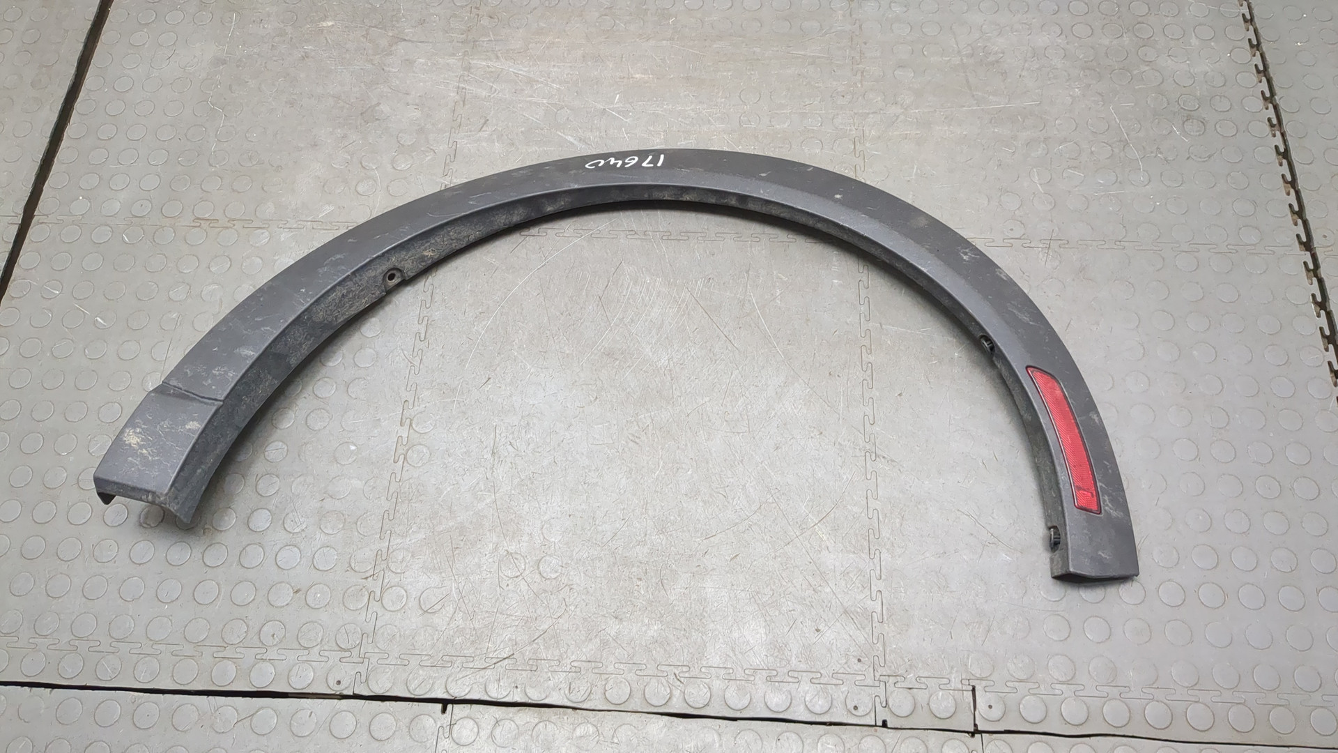 Накладка заднего крыла левого