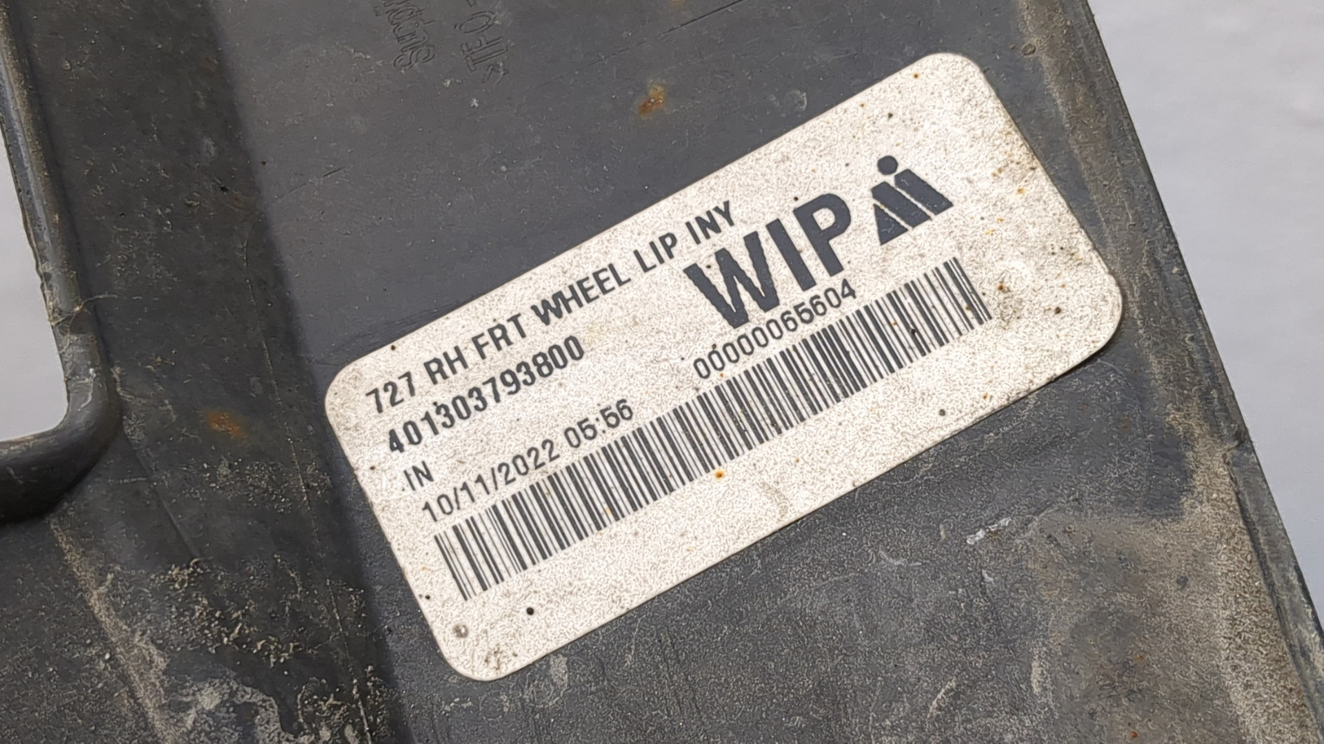 Накладка переднего крыла правого