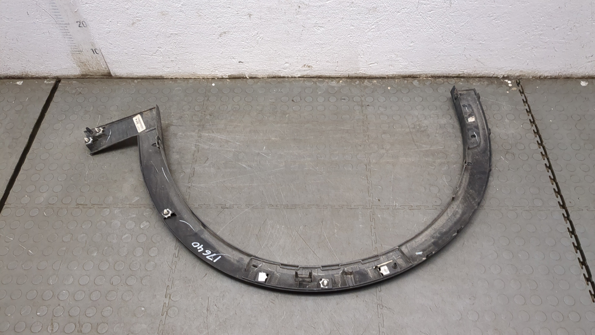 Накладка переднего крыла правого