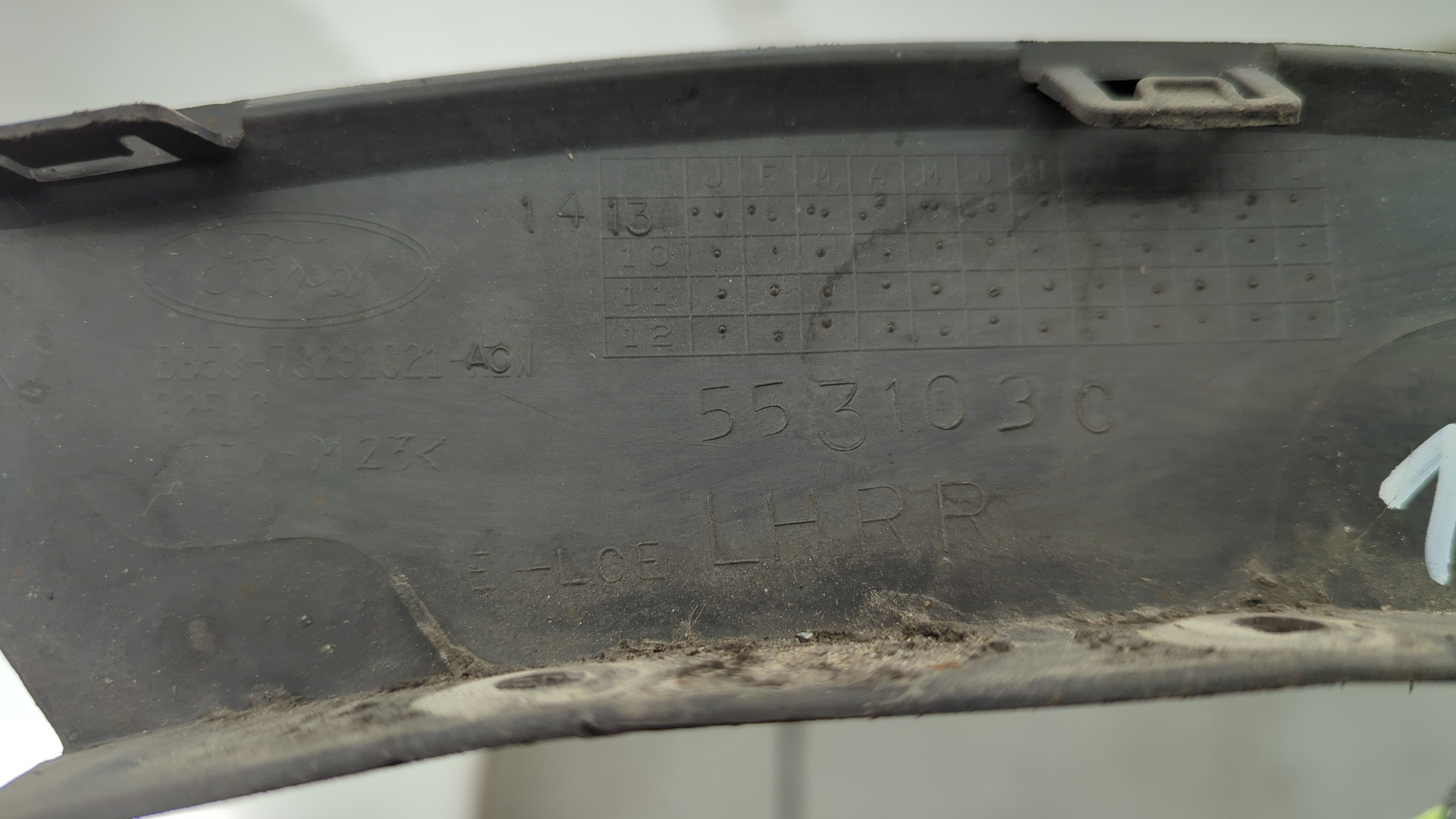 Накладка заднего крыла левого