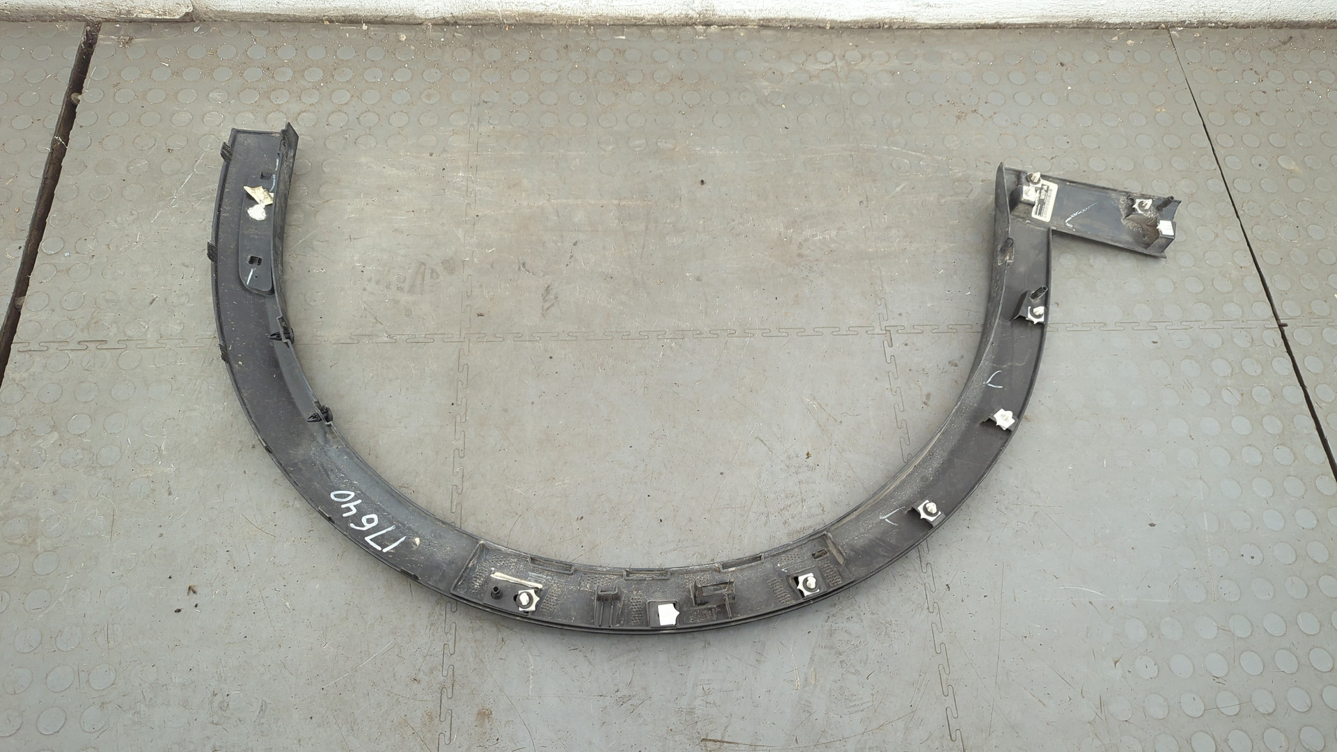 Накладка переднего крыла левого