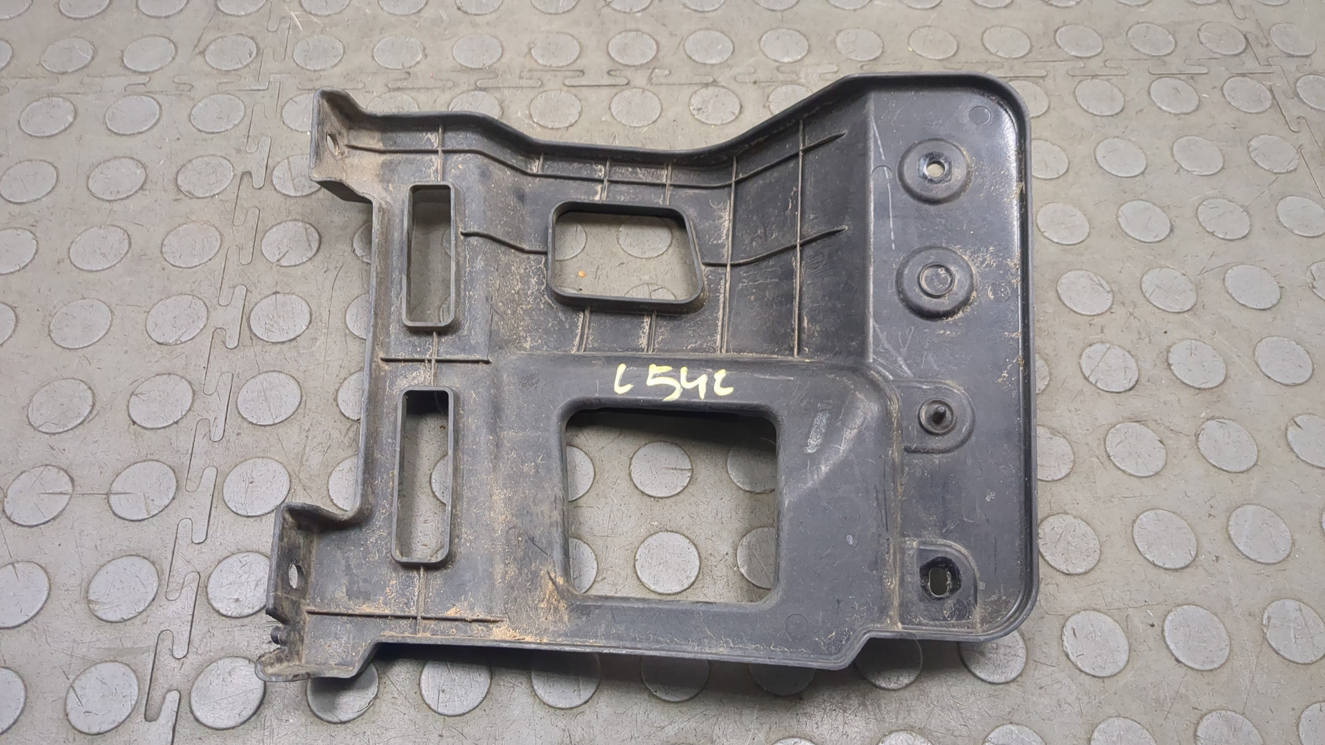 Кронштейн заднего бампера правый