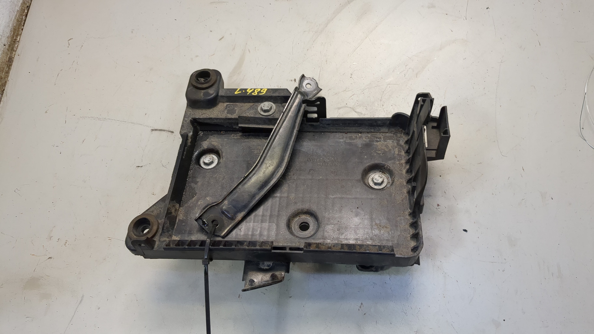 Площадка под аккумулятор (АКБ)