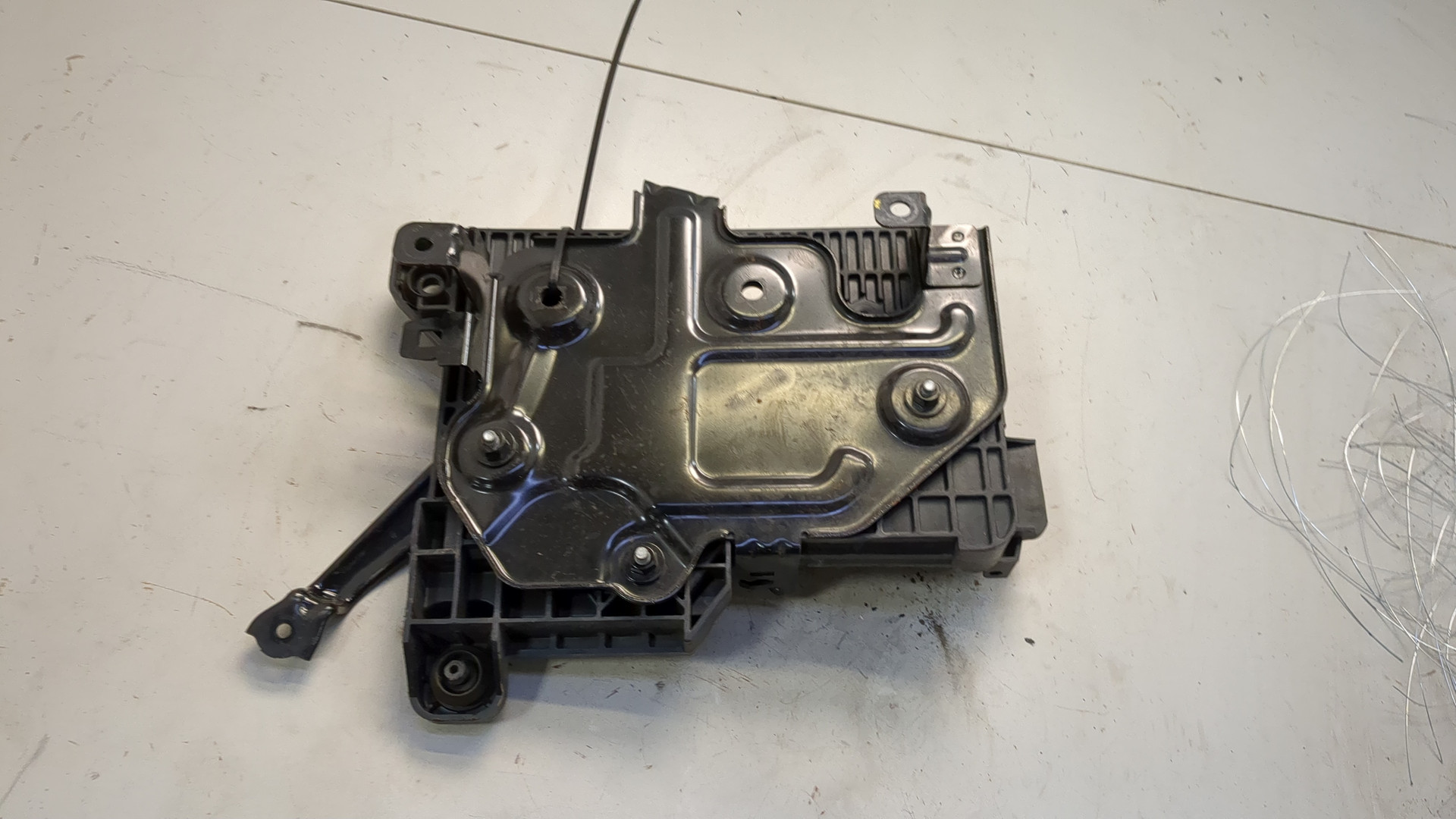 Площадка под аккумулятор (АКБ)