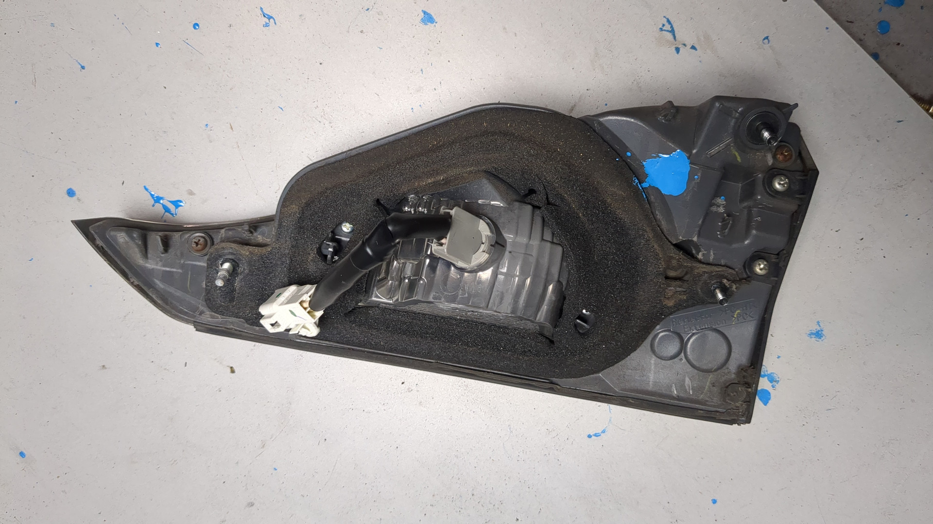 Фонарь задний внутренний левый