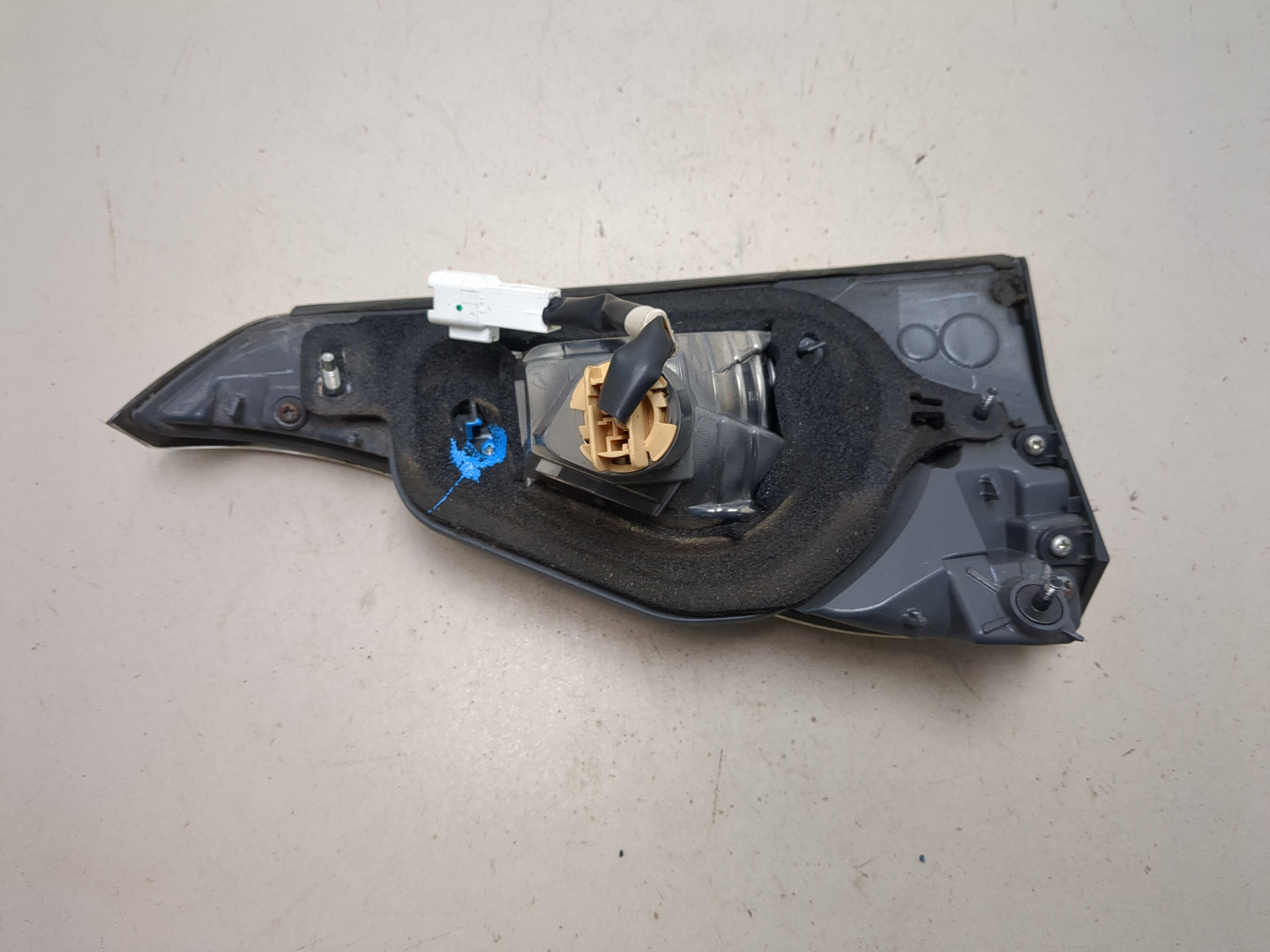 Фонарь задний внутренний правый