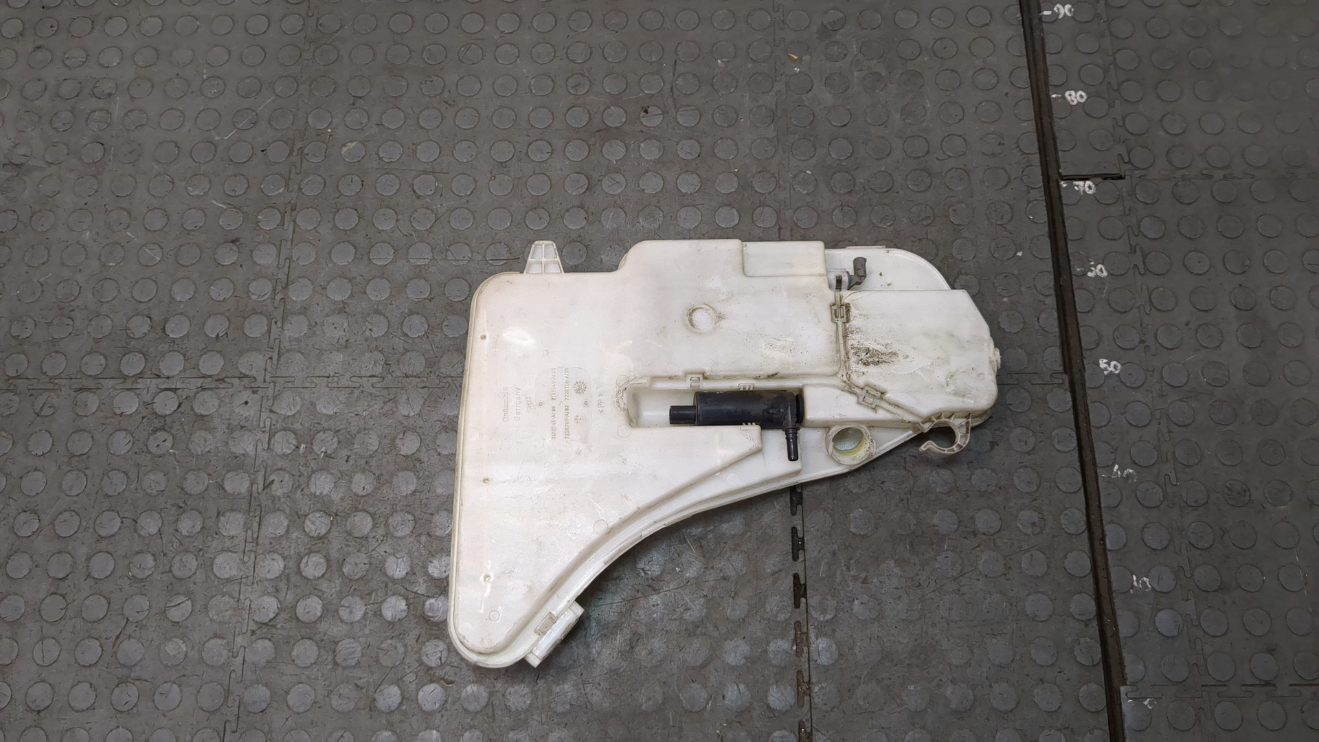 Бачок омывателя лобового стекла