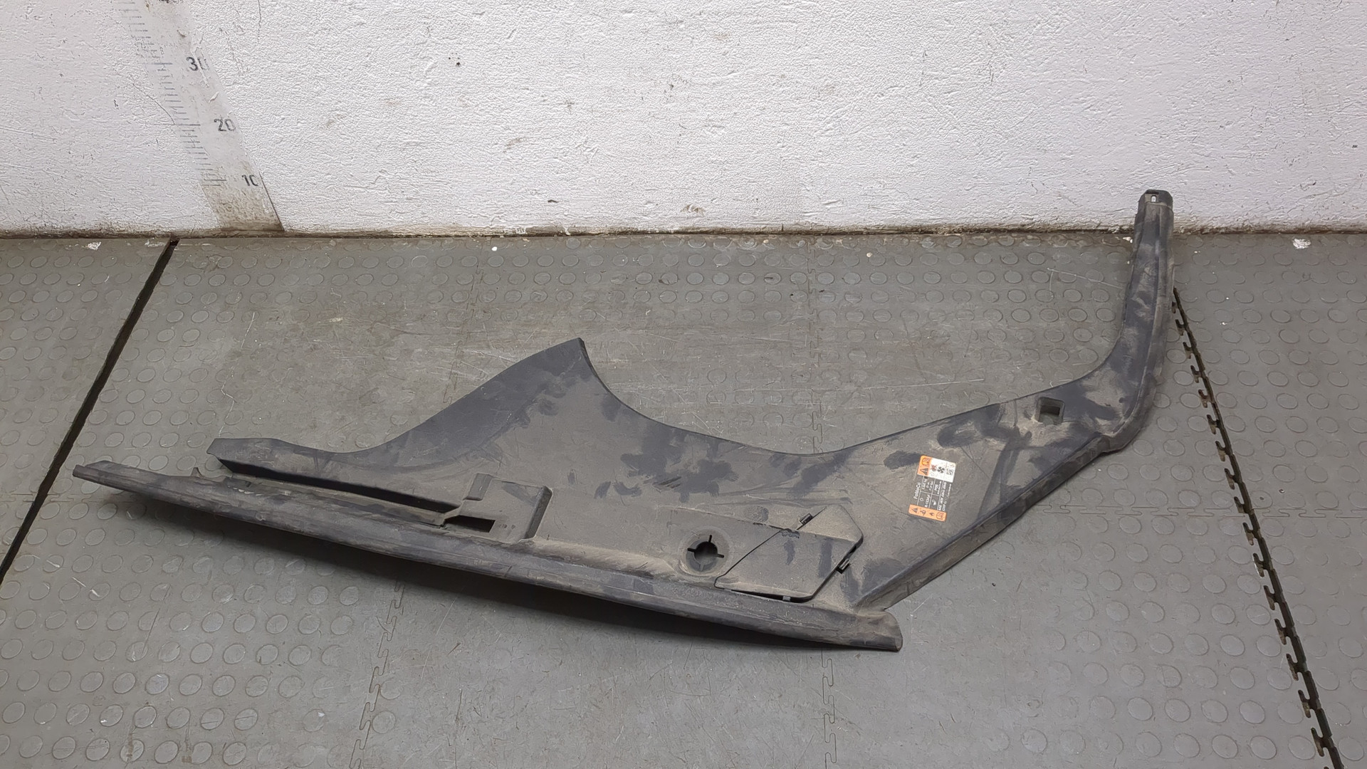 Кожух замка капота