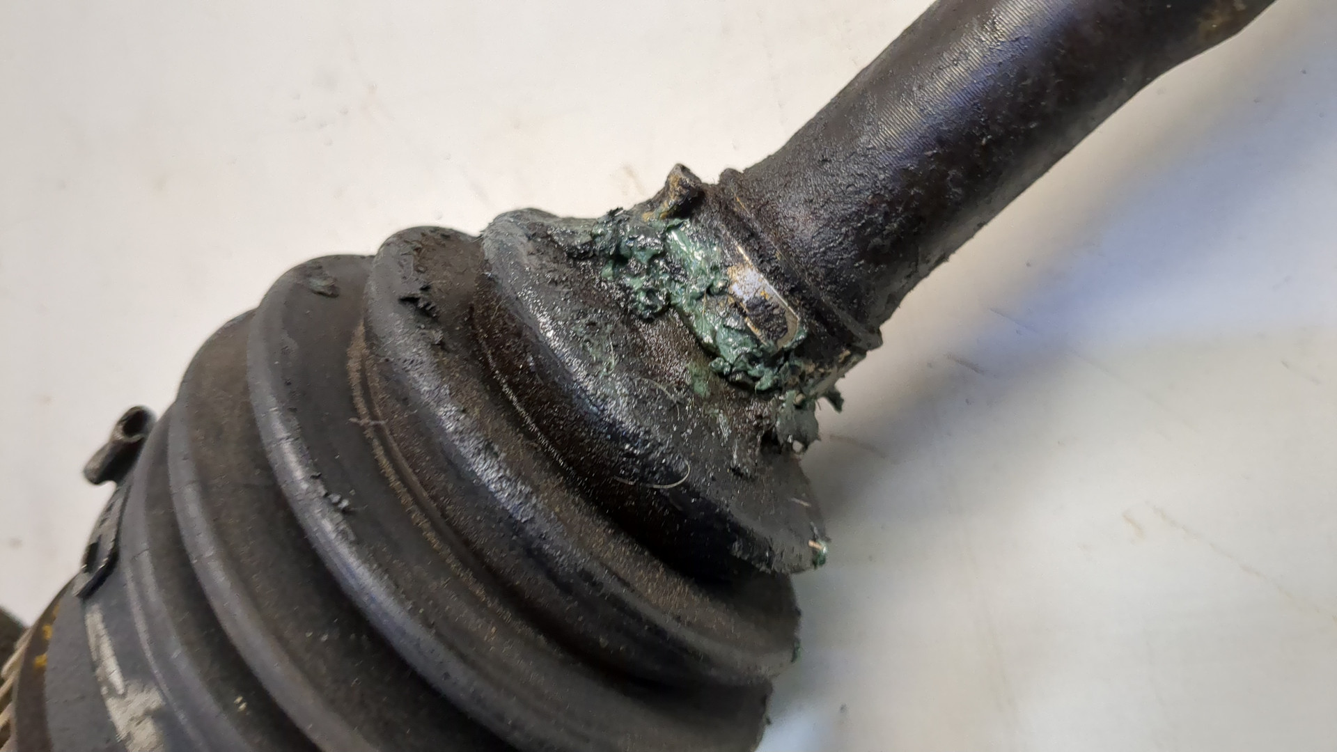 Полуось передняя правая