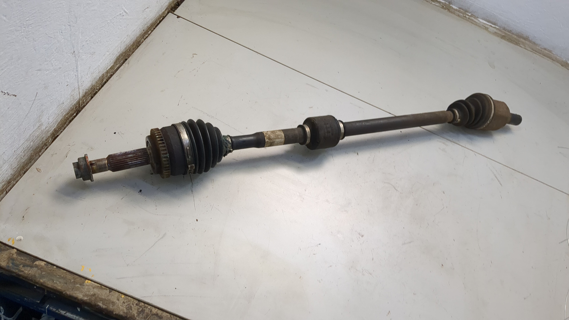 Полуось передняя правая