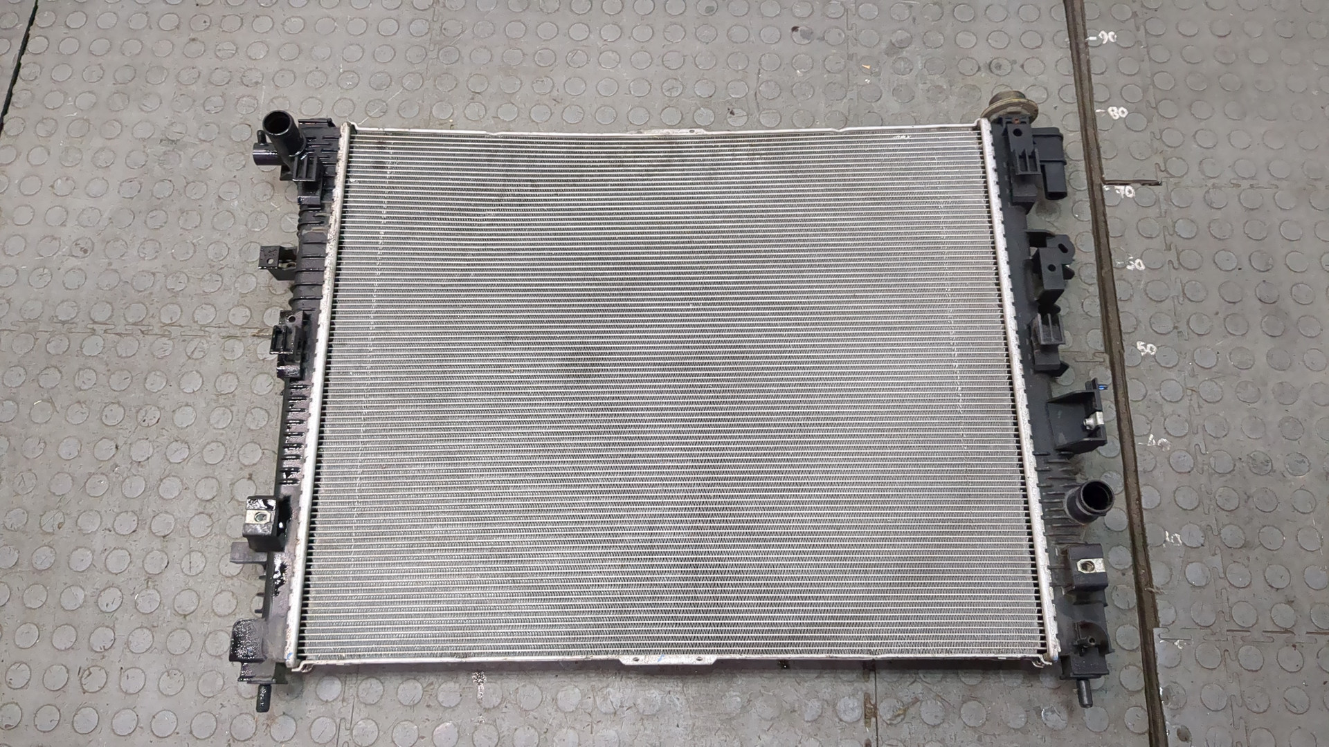 Радиатор охлаждения двигателя основной