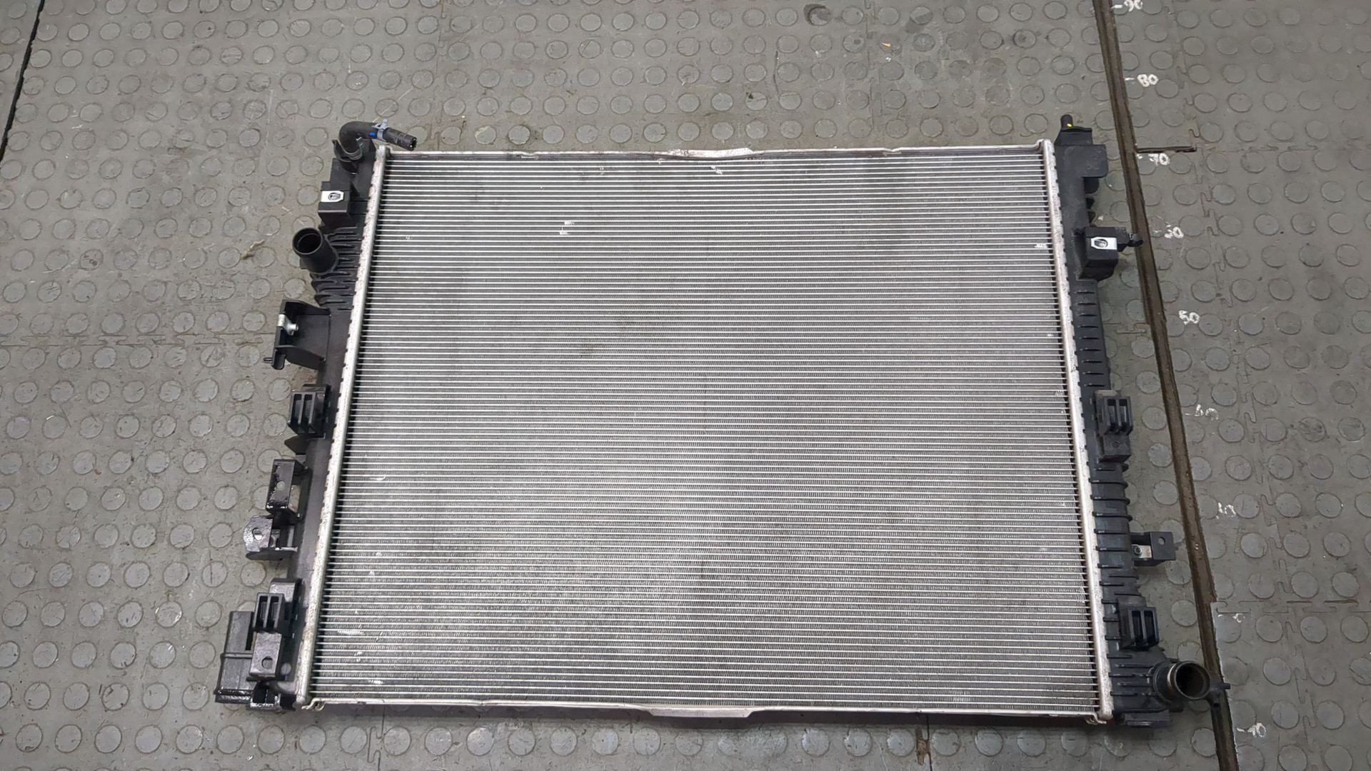 Радиатор охлаждения двигателя основной