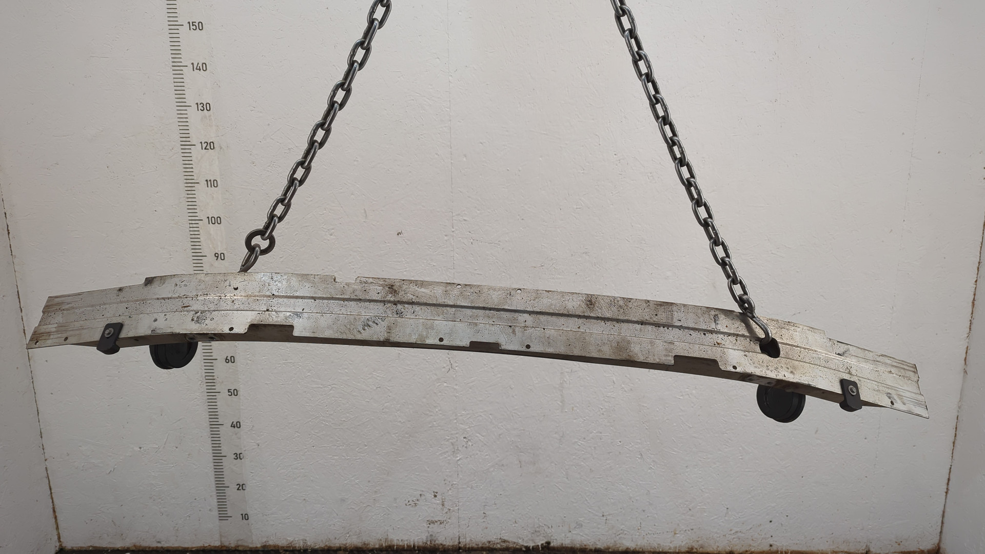 Усилитель переднего бампера