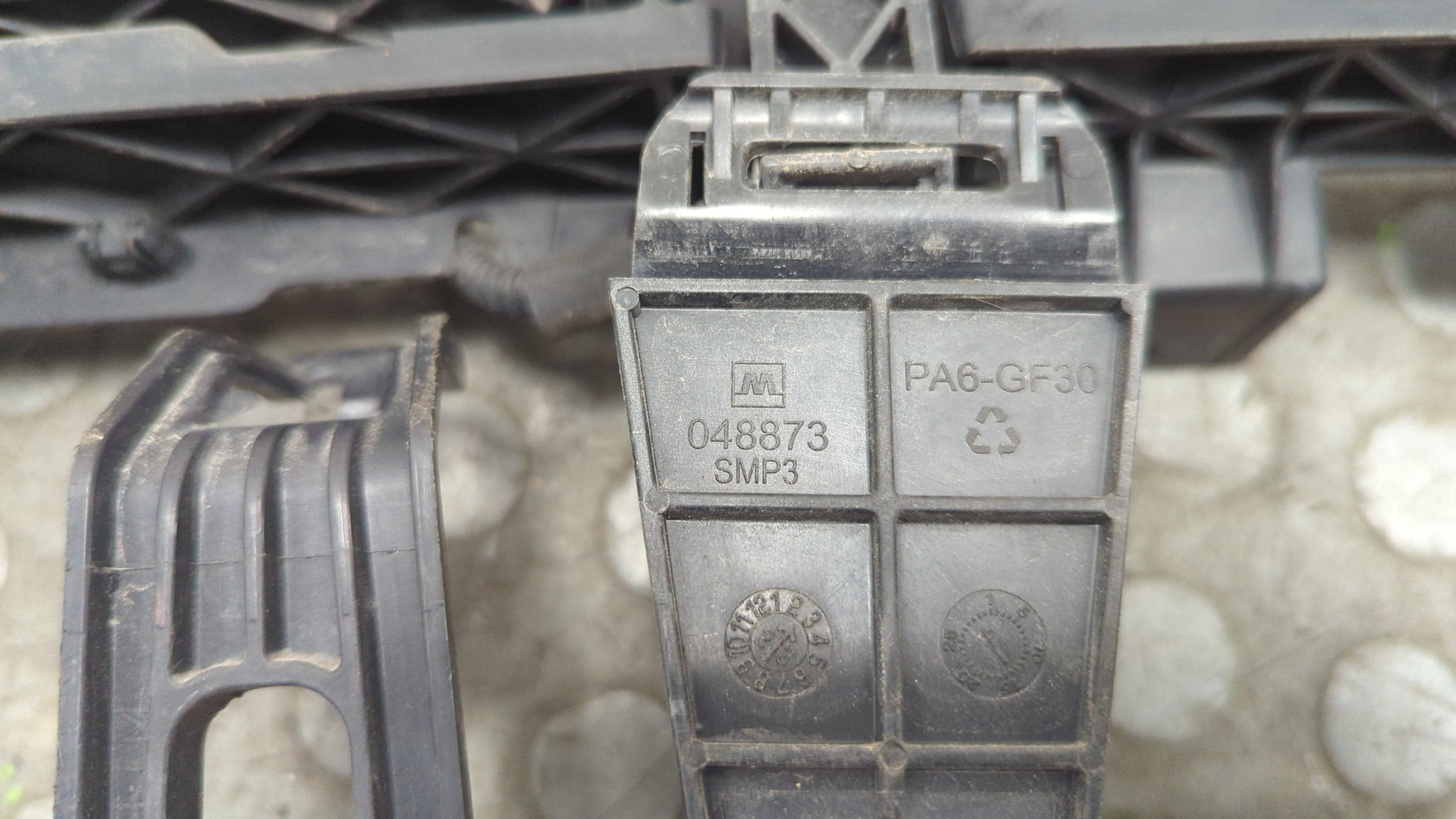 Жалюзи (воздуховод) бампера переднего