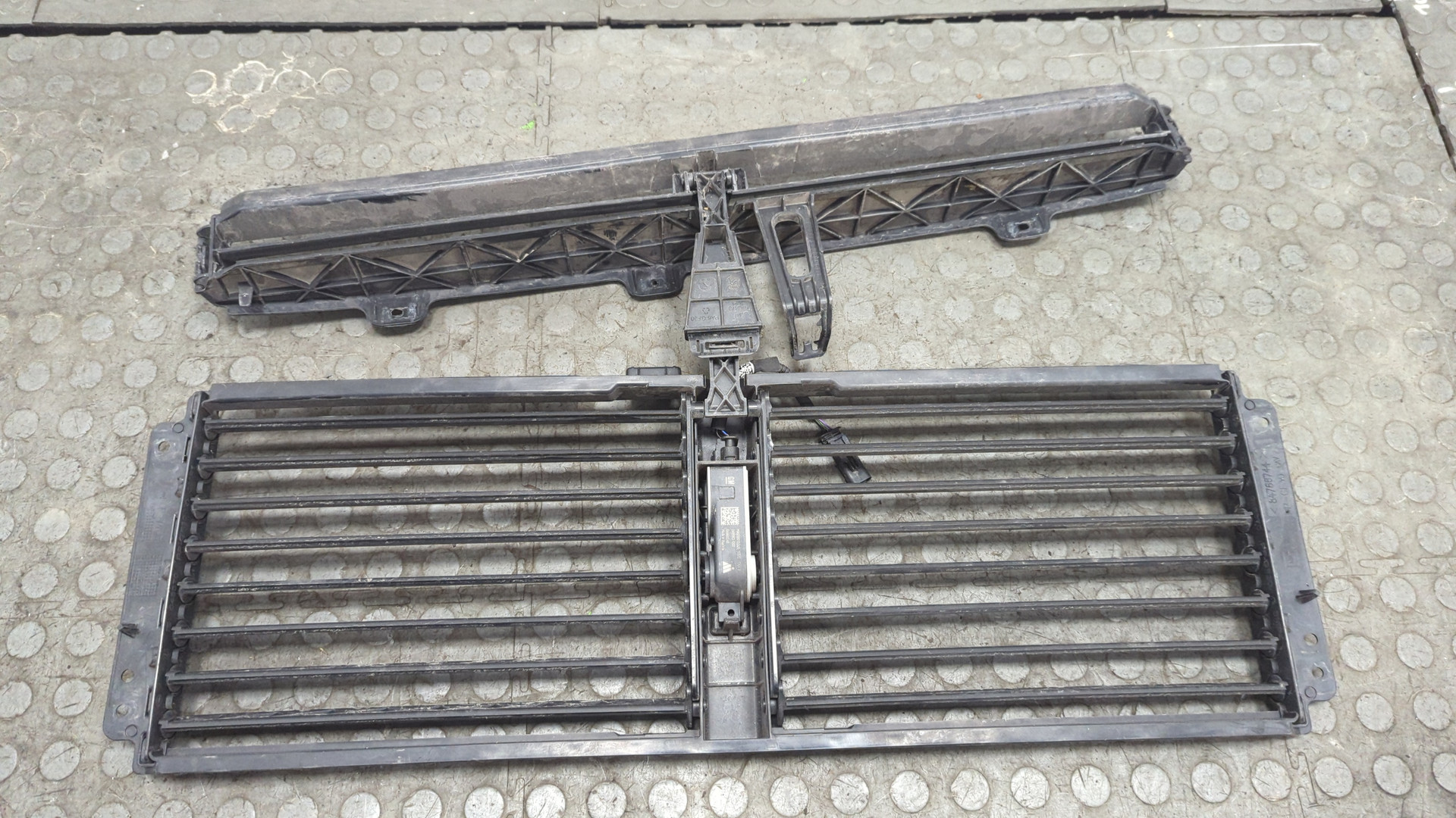 Жалюзи (воздуховод) бампера переднего