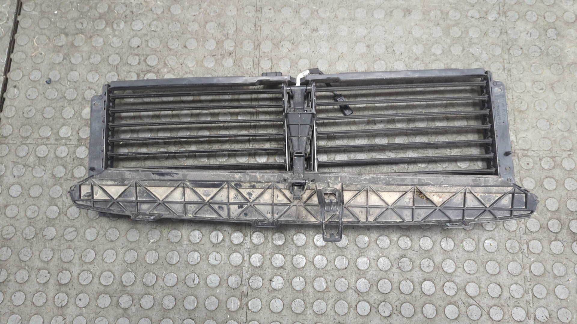 Жалюзи (воздуховод) бампера переднего