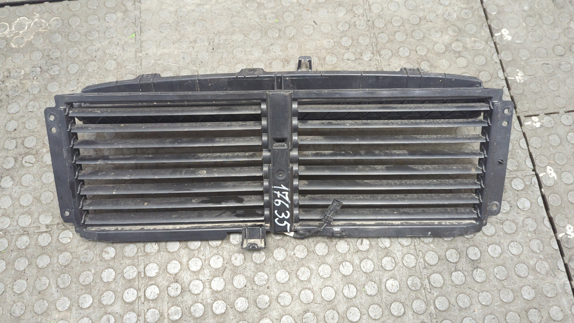 Жалюзи (воздуховод) бампера переднего