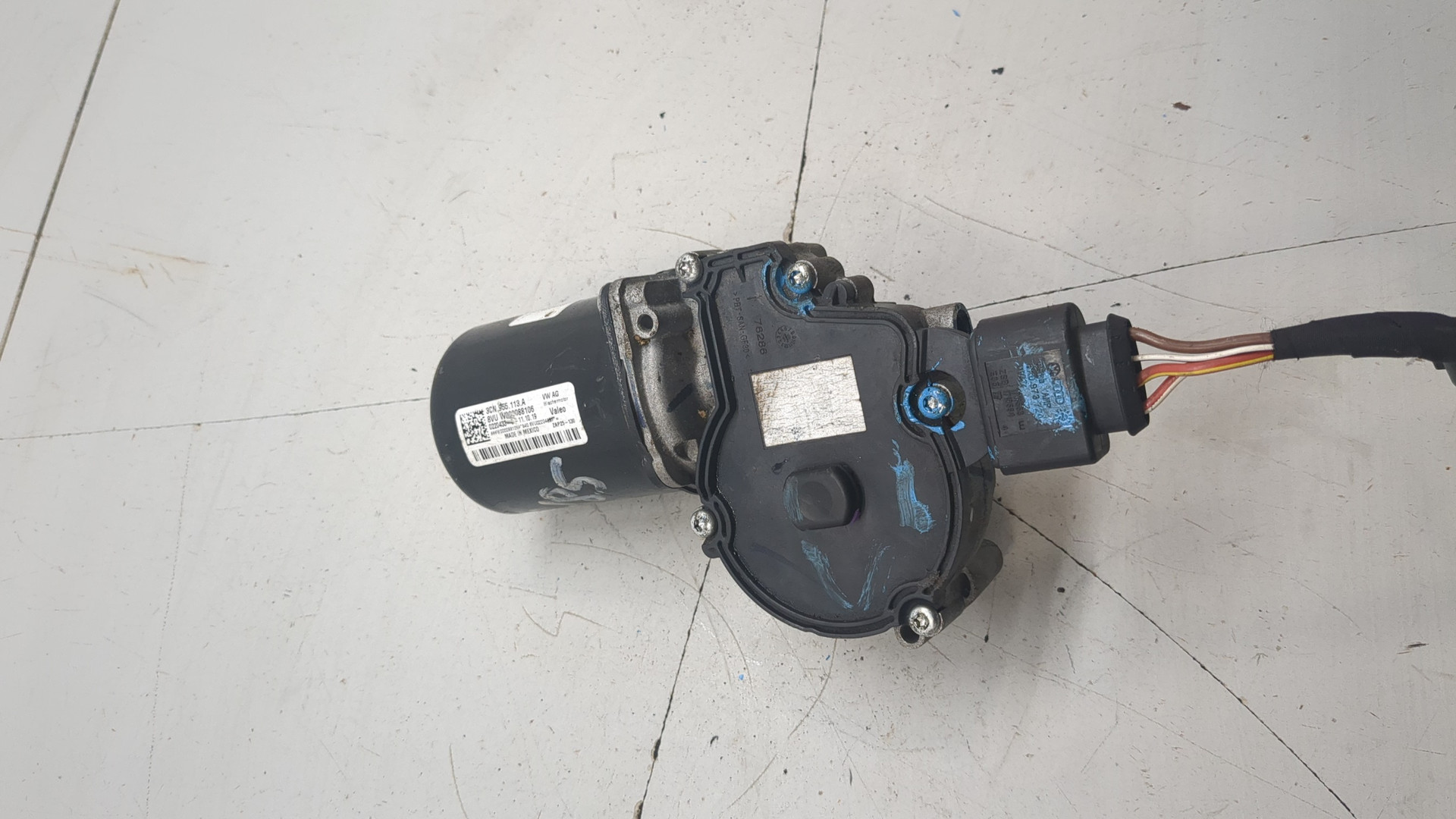 Моторчик стеклоочистителя передний