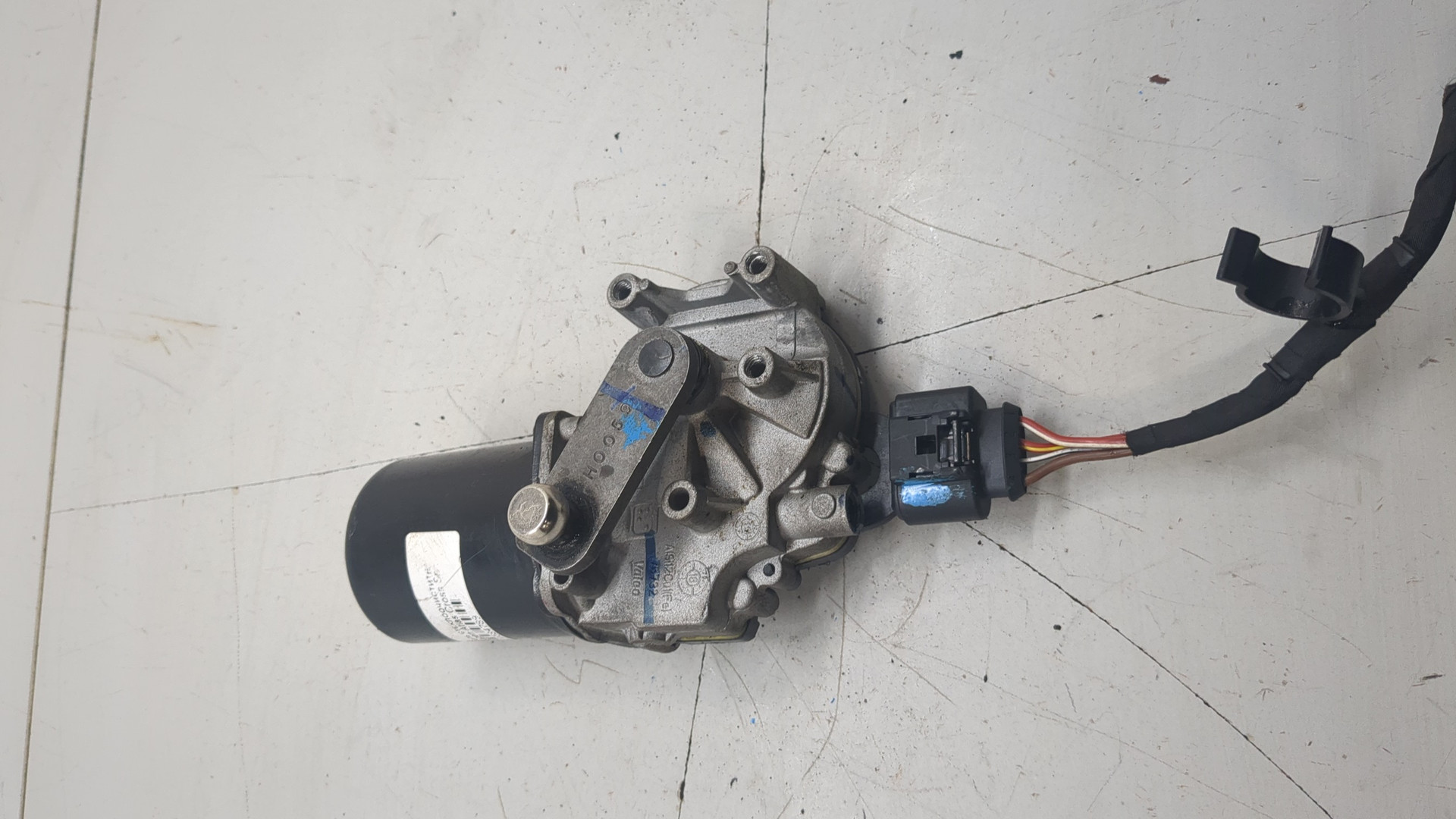 Моторчик стеклоочистителя передний