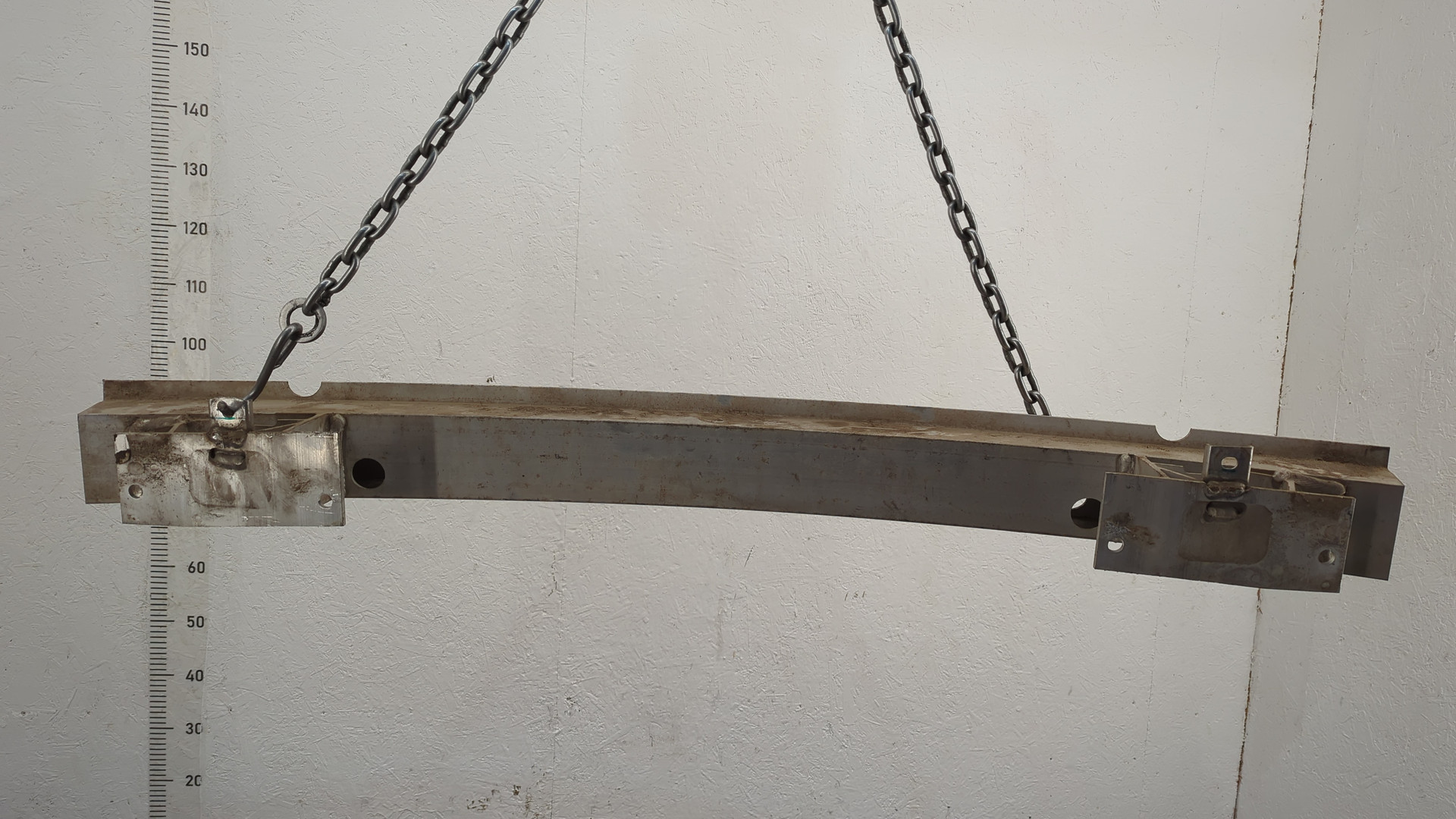 Усилитель заднего бампера