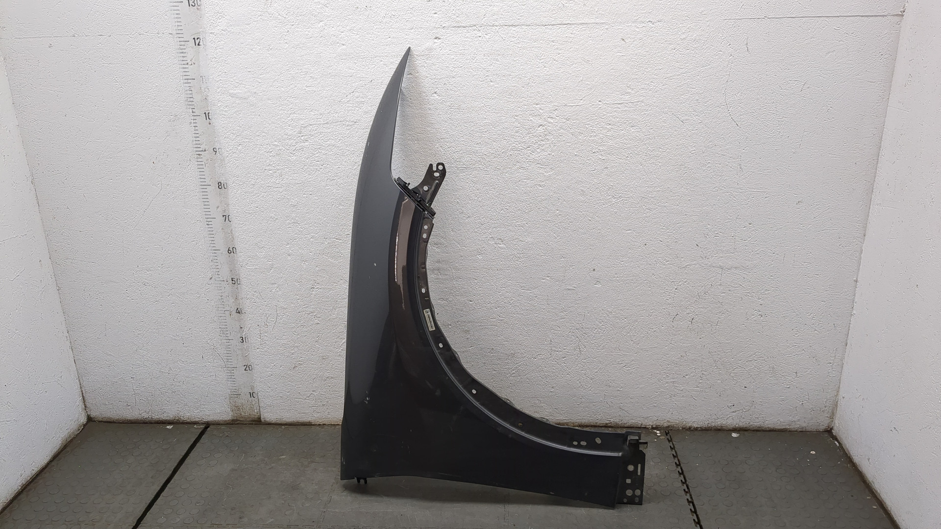 Крыло переднее правое