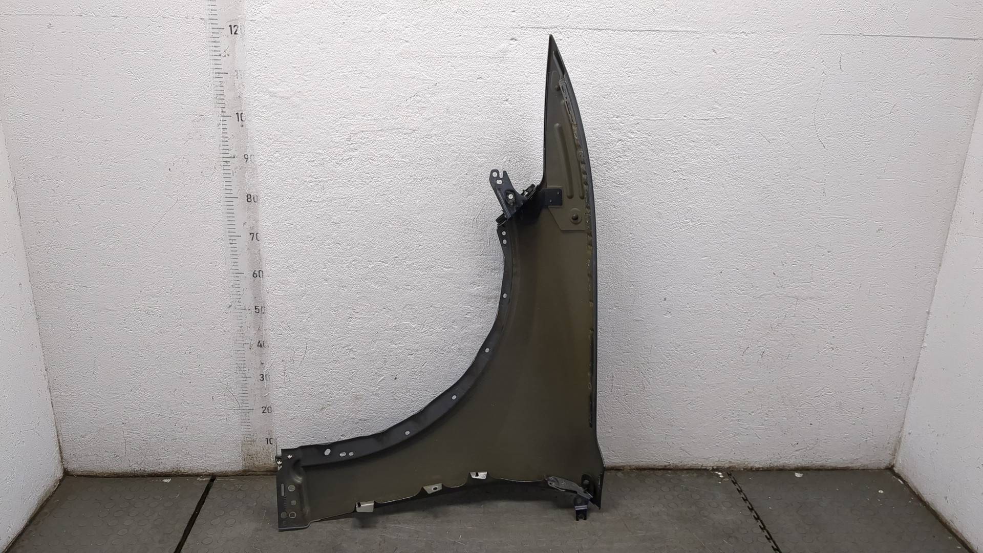 Крыло переднее правое