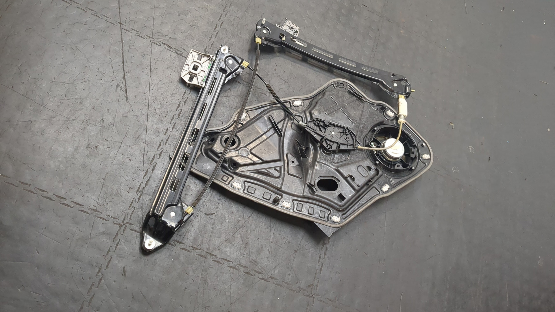 Стеклоподъемник электр. задний правый