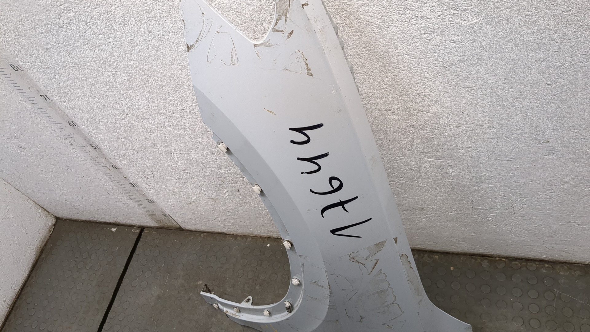 Крыло переднее левое