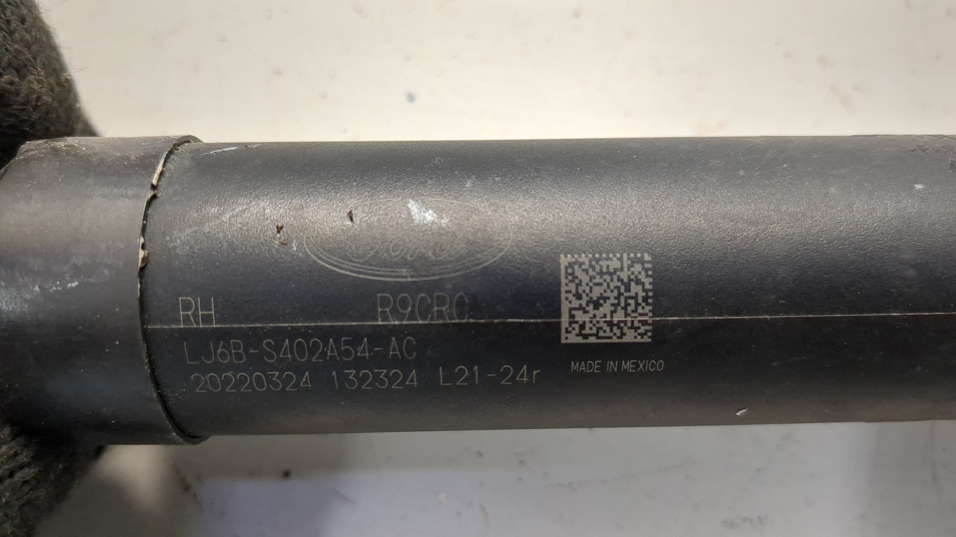 Амортизатор крышки багажника