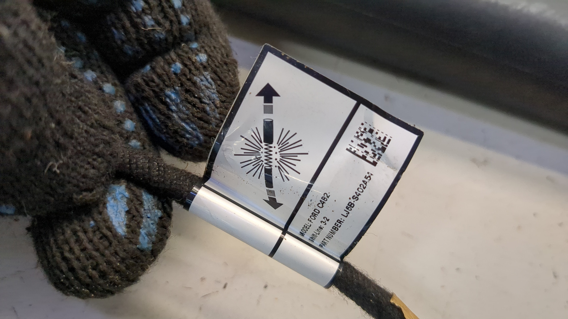 Амортизатор крышки багажника