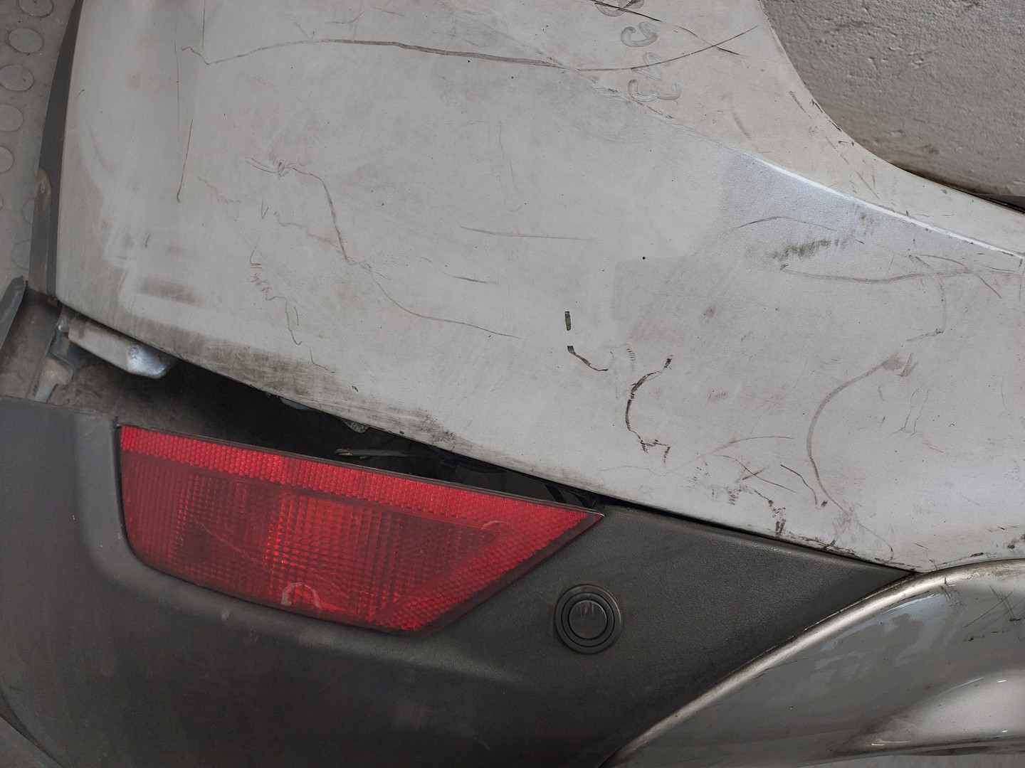 Бампер задний