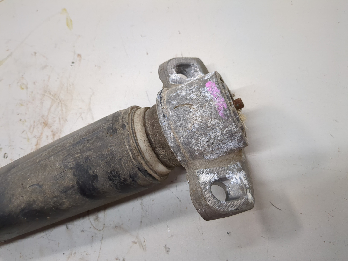 Амортизатор задний (стойка)