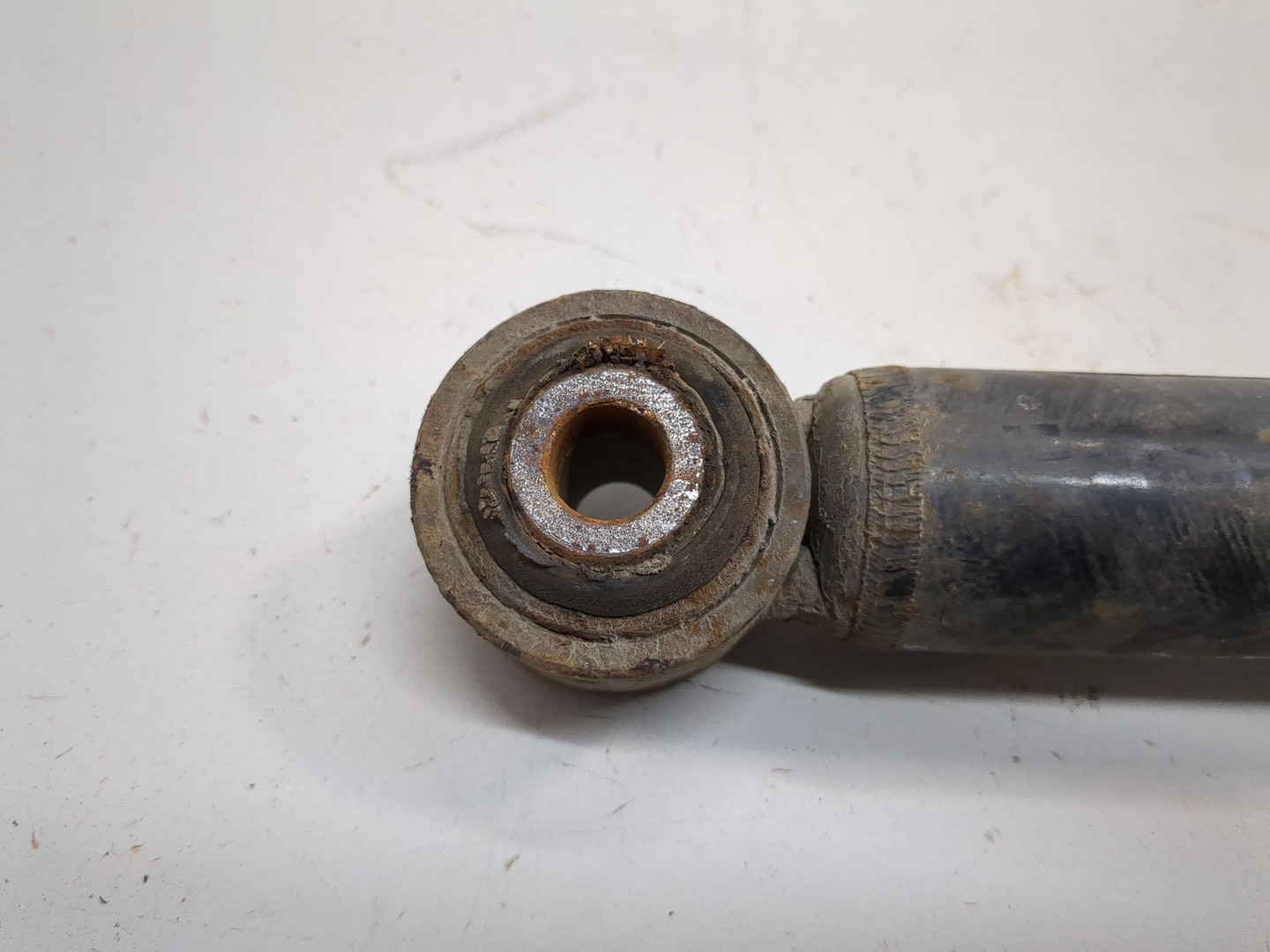 Амортизатор задний (стойка)