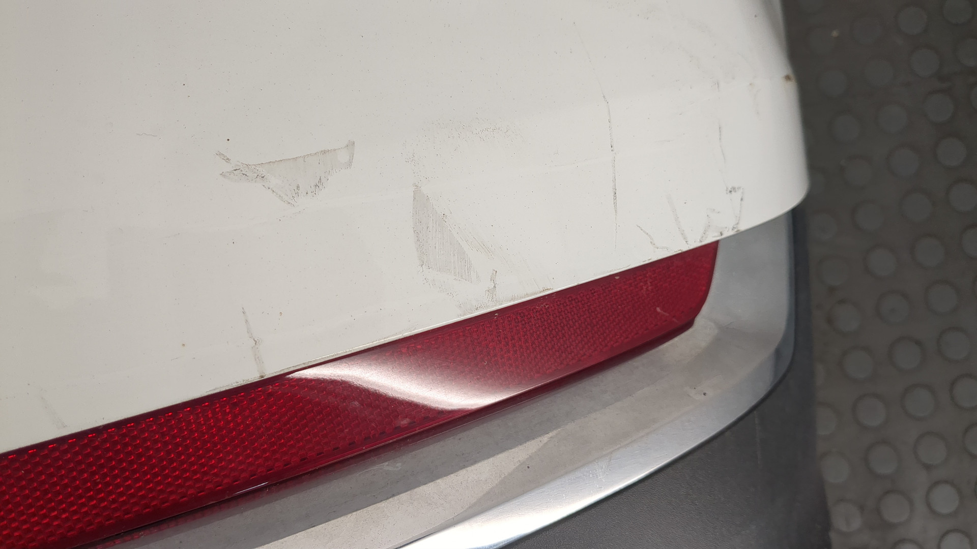 Бампер задний