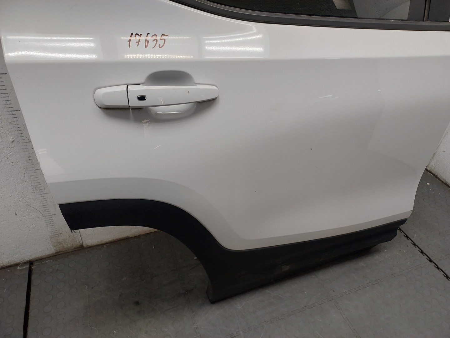 Дверь задняя правая