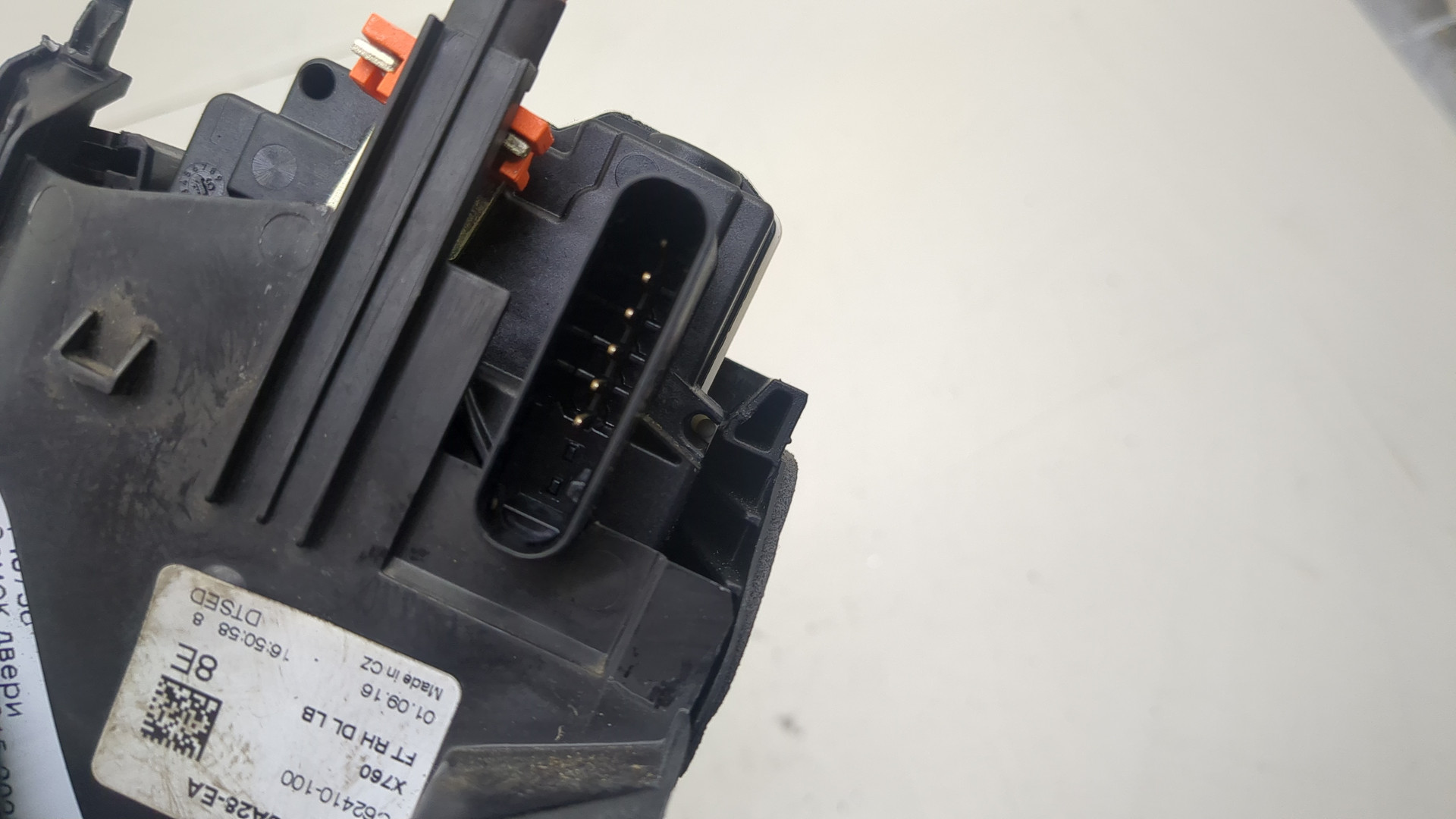 Замок двери передней правой